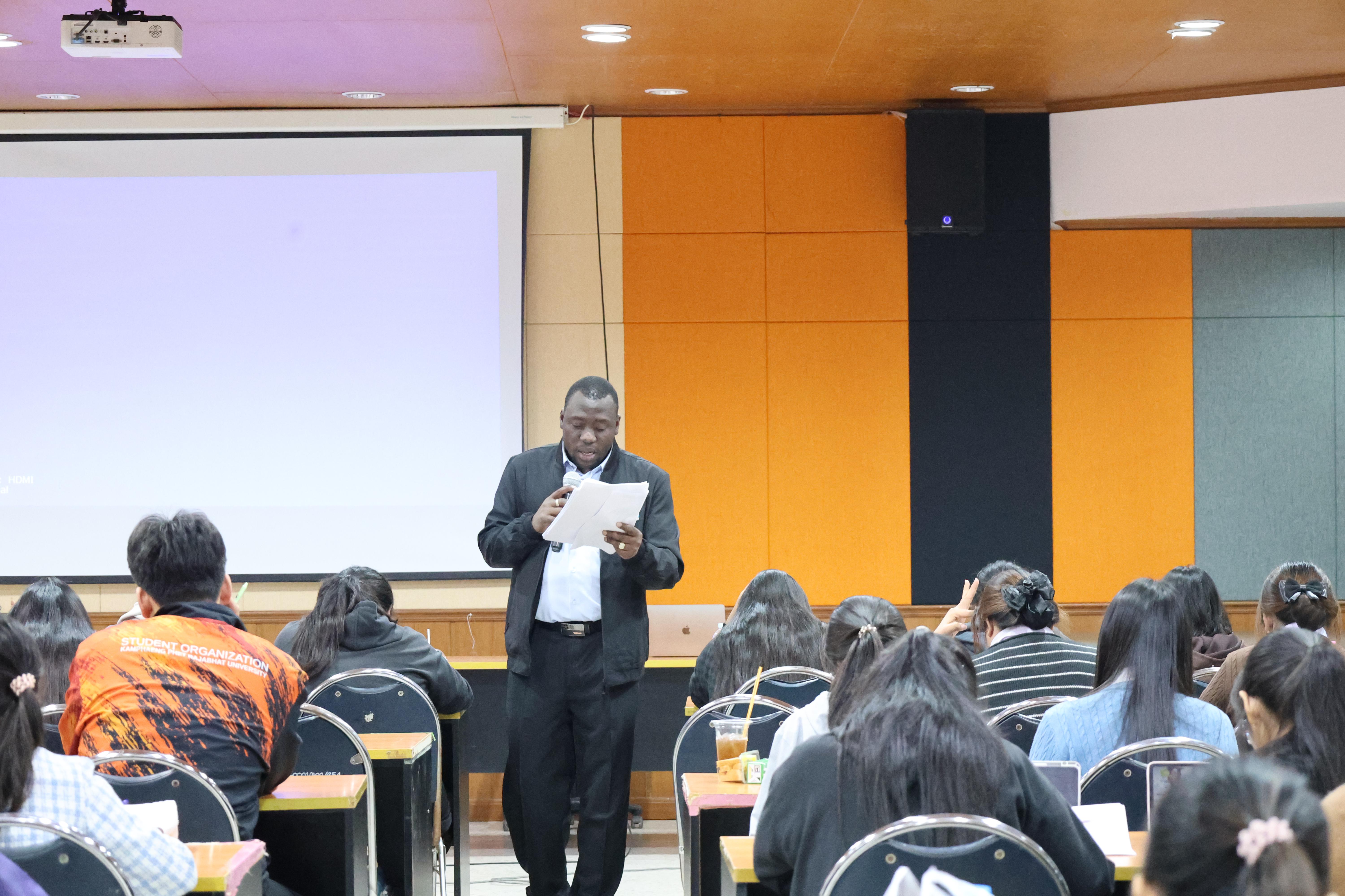 122. กิจกรรมอบรมสัมมนาเชิงปฏิบัติการพัฒนาทักษะนักศึกษาตามฐานสมรรถนะชั้นปีที่ 3 "ครูนักภาษา"