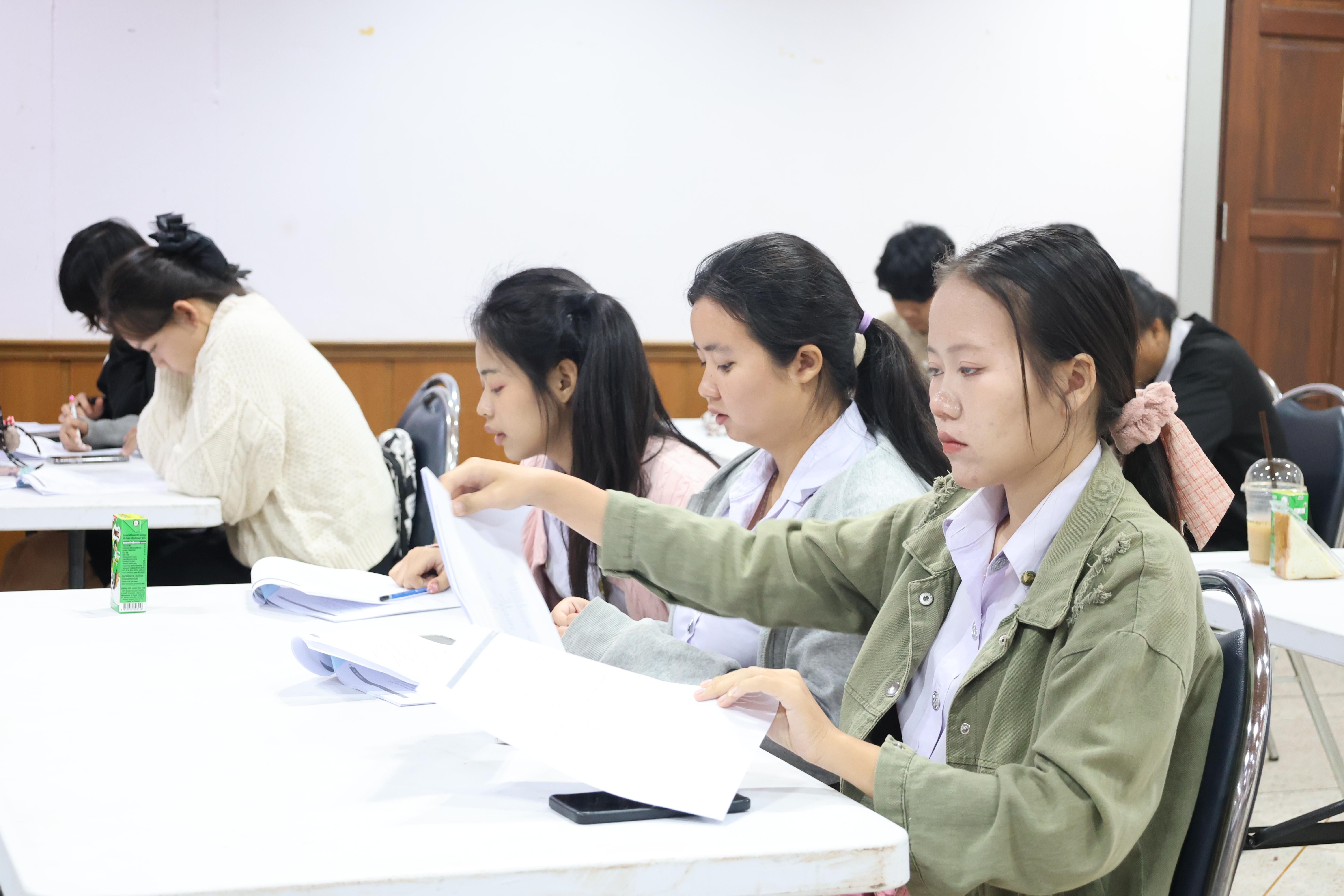 123. กิจกรรมอบรมสัมมนาเชิงปฏิบัติการพัฒนาทักษะนักศึกษาตามฐานสมรรถนะชั้นปีที่ 3 "ครูนักภาษา"