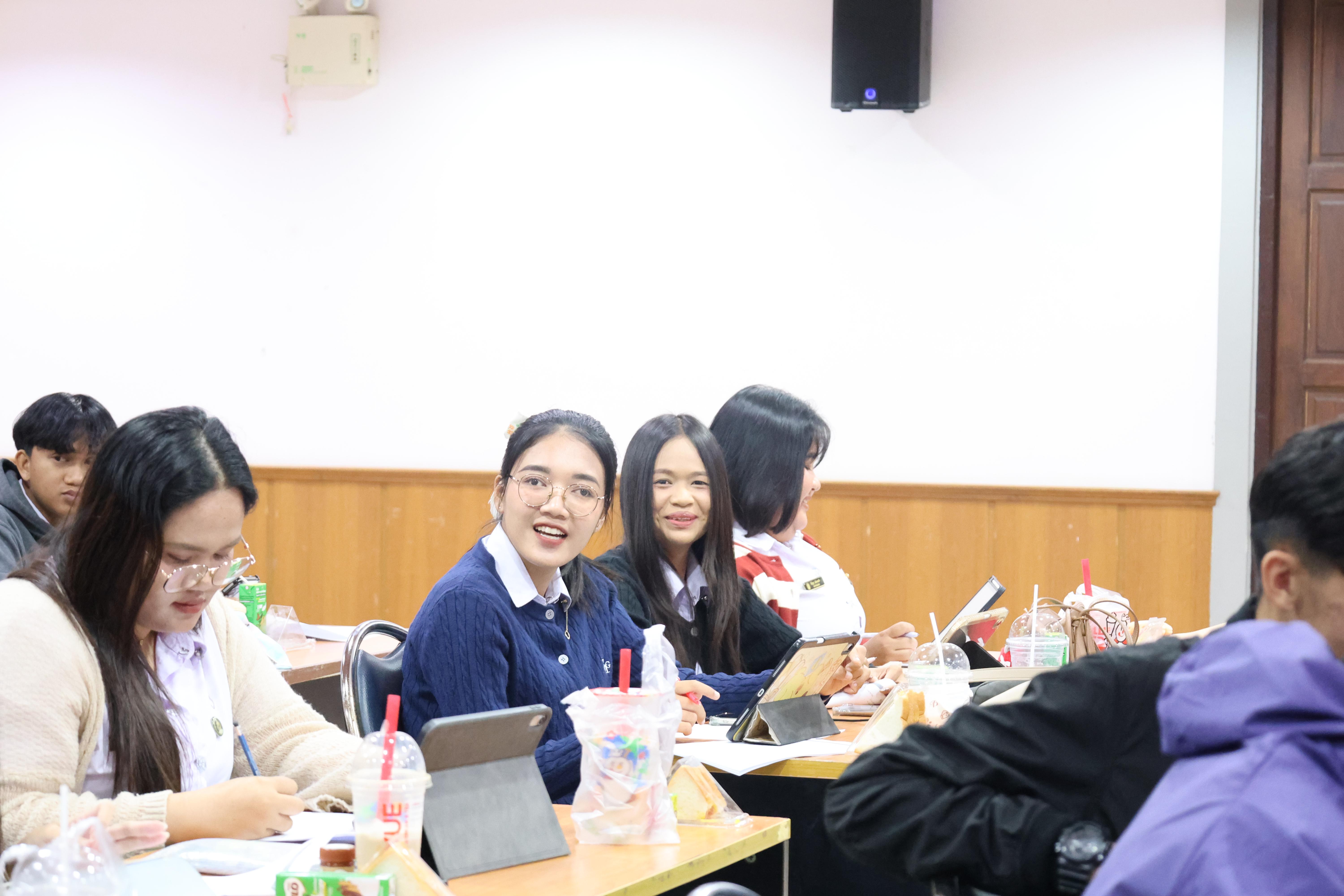 125. กิจกรรมอบรมสัมมนาเชิงปฏิบัติการพัฒนาทักษะนักศึกษาตามฐานสมรรถนะชั้นปีที่ 3 "ครูนักภาษา"