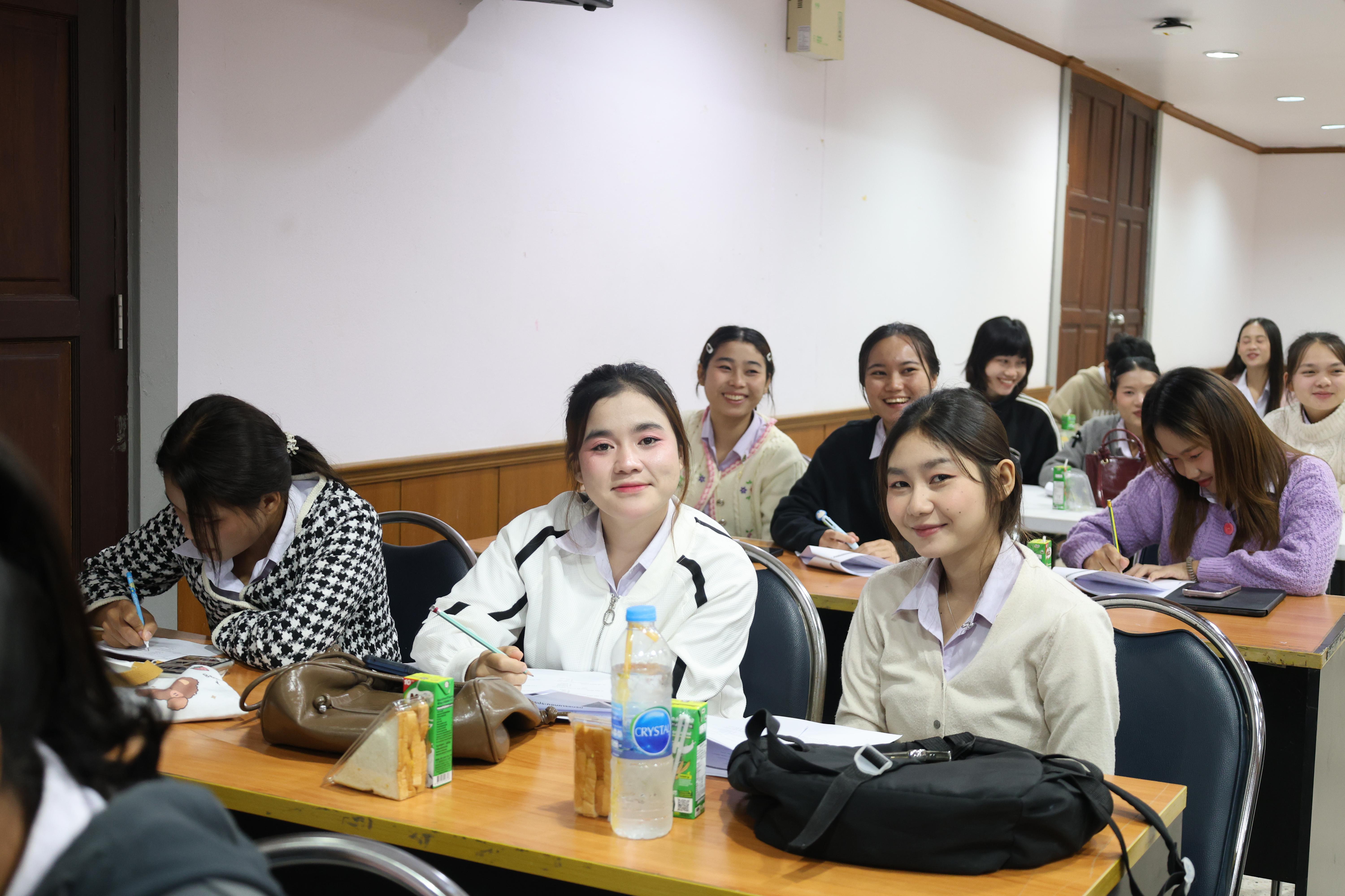 126. กิจกรรมอบรมสัมมนาเชิงปฏิบัติการพัฒนาทักษะนักศึกษาตามฐานสมรรถนะชั้นปีที่ 3 "ครูนักภาษา"