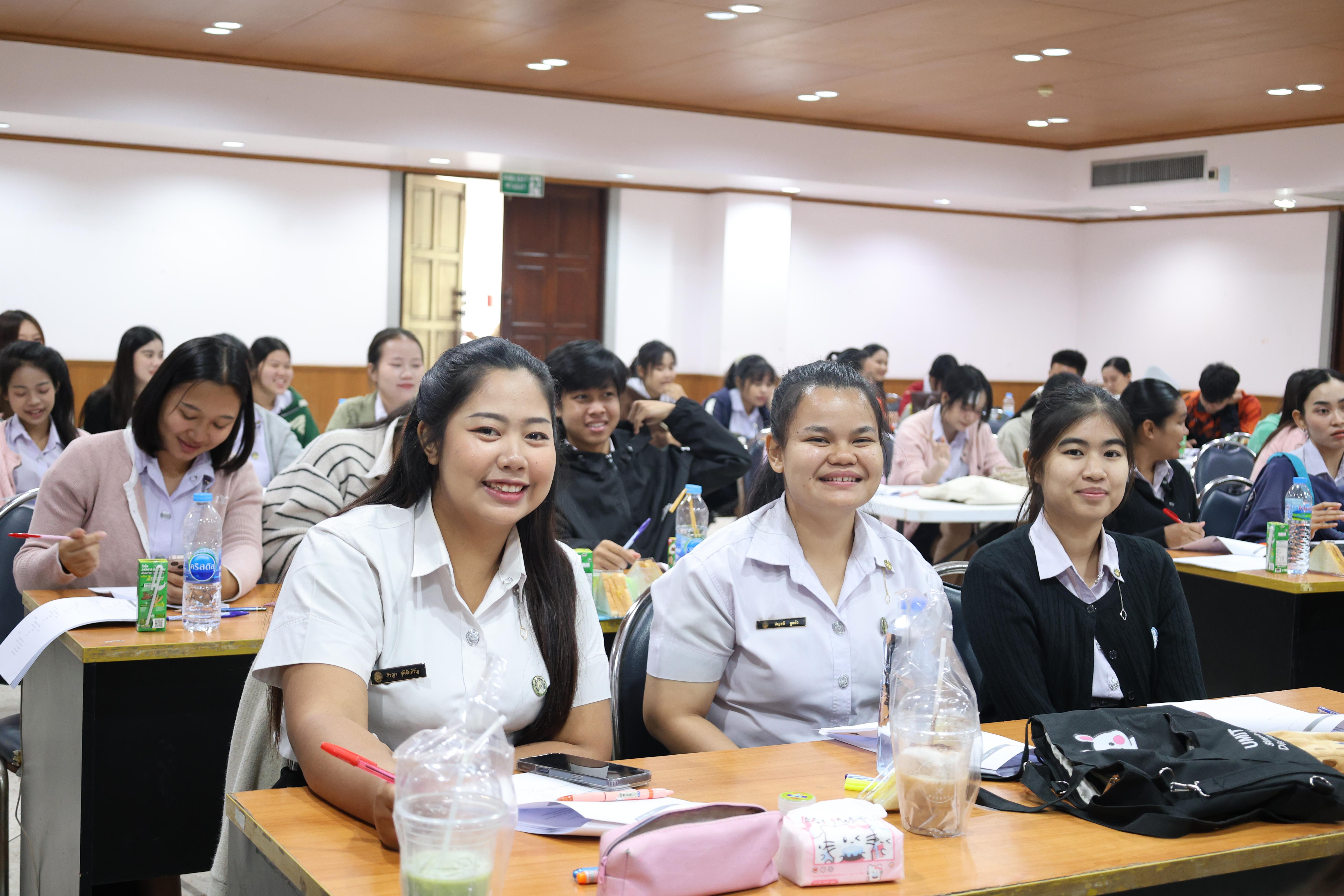 127. กิจกรรมอบรมสัมมนาเชิงปฏิบัติการพัฒนาทักษะนักศึกษาตามฐานสมรรถนะชั้นปีที่ 3 "ครูนักภาษา"