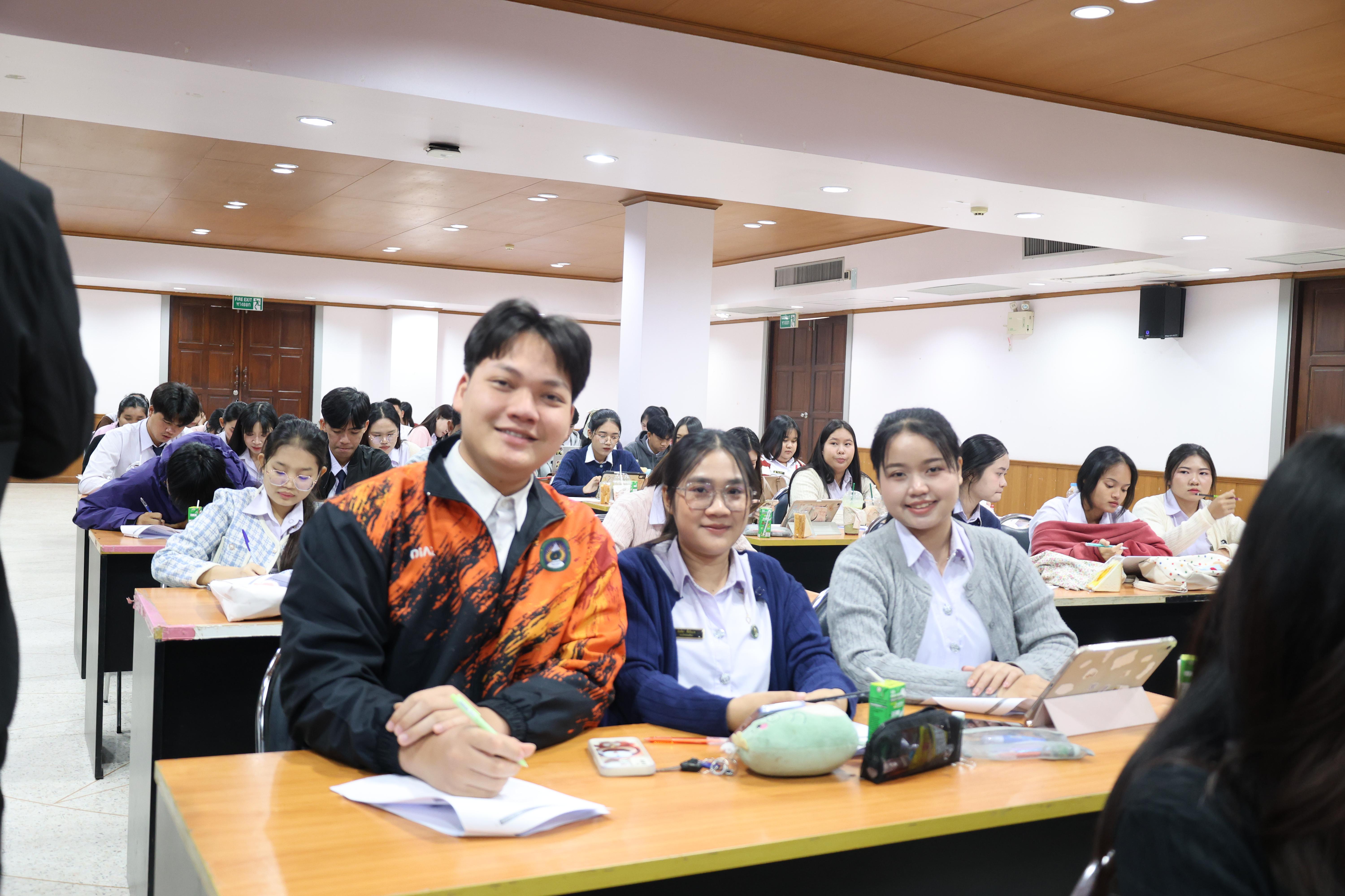 132. กิจกรรมอบรมสัมมนาเชิงปฏิบัติการพัฒนาทักษะนักศึกษาตามฐานสมรรถนะชั้นปีที่ 3 "ครูนักภาษา"