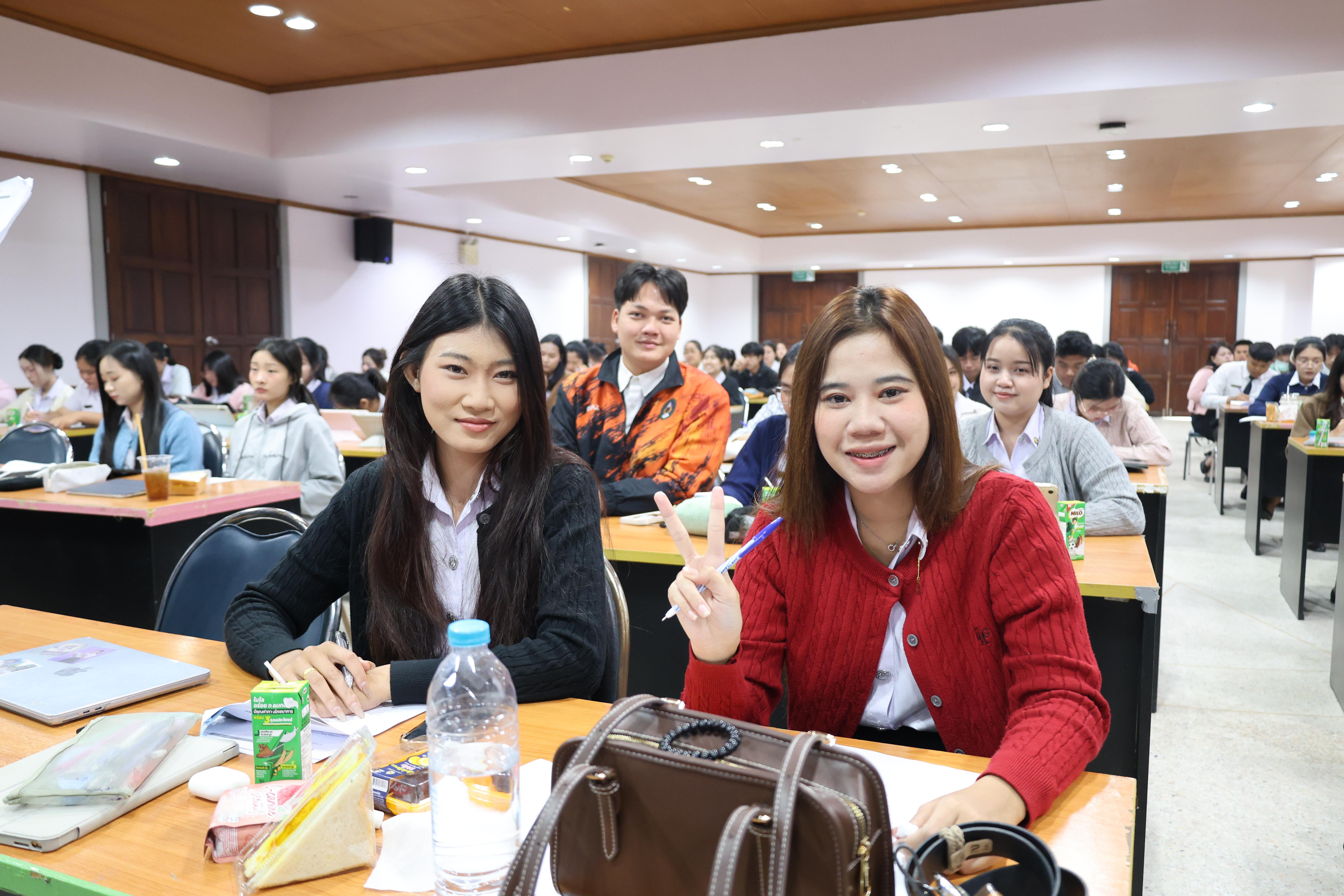 133. กิจกรรมอบรมสัมมนาเชิงปฏิบัติการพัฒนาทักษะนักศึกษาตามฐานสมรรถนะชั้นปีที่ 3 "ครูนักภาษา"