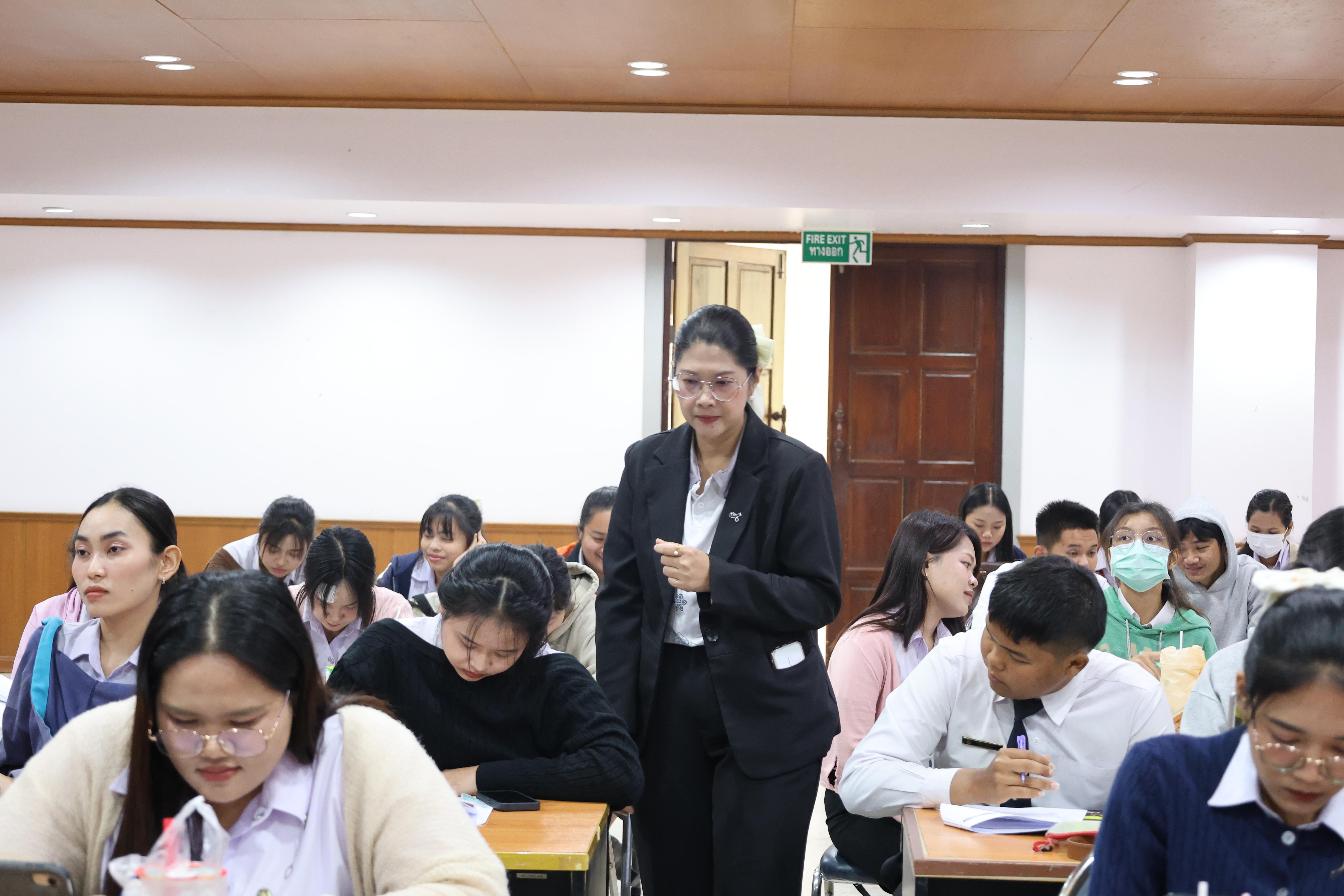 137. กิจกรรมอบรมสัมมนาเชิงปฏิบัติการพัฒนาทักษะนักศึกษาตามฐานสมรรถนะชั้นปีที่ 3 "ครูนักภาษา"