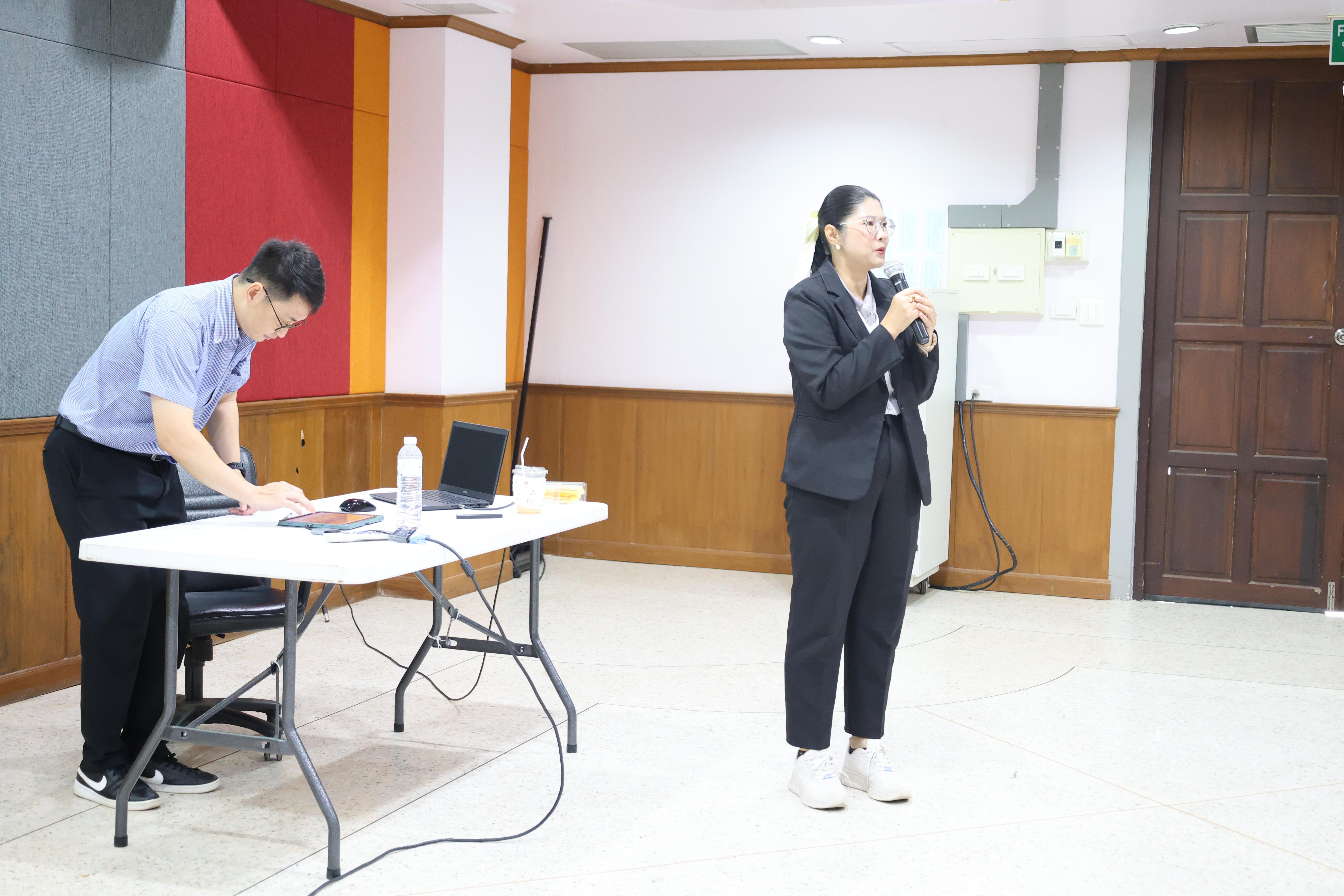 141. กิจกรรมอบรมสัมมนาเชิงปฏิบัติการพัฒนาทักษะนักศึกษาตามฐานสมรรถนะชั้นปีที่ 3 "ครูนักภาษา"