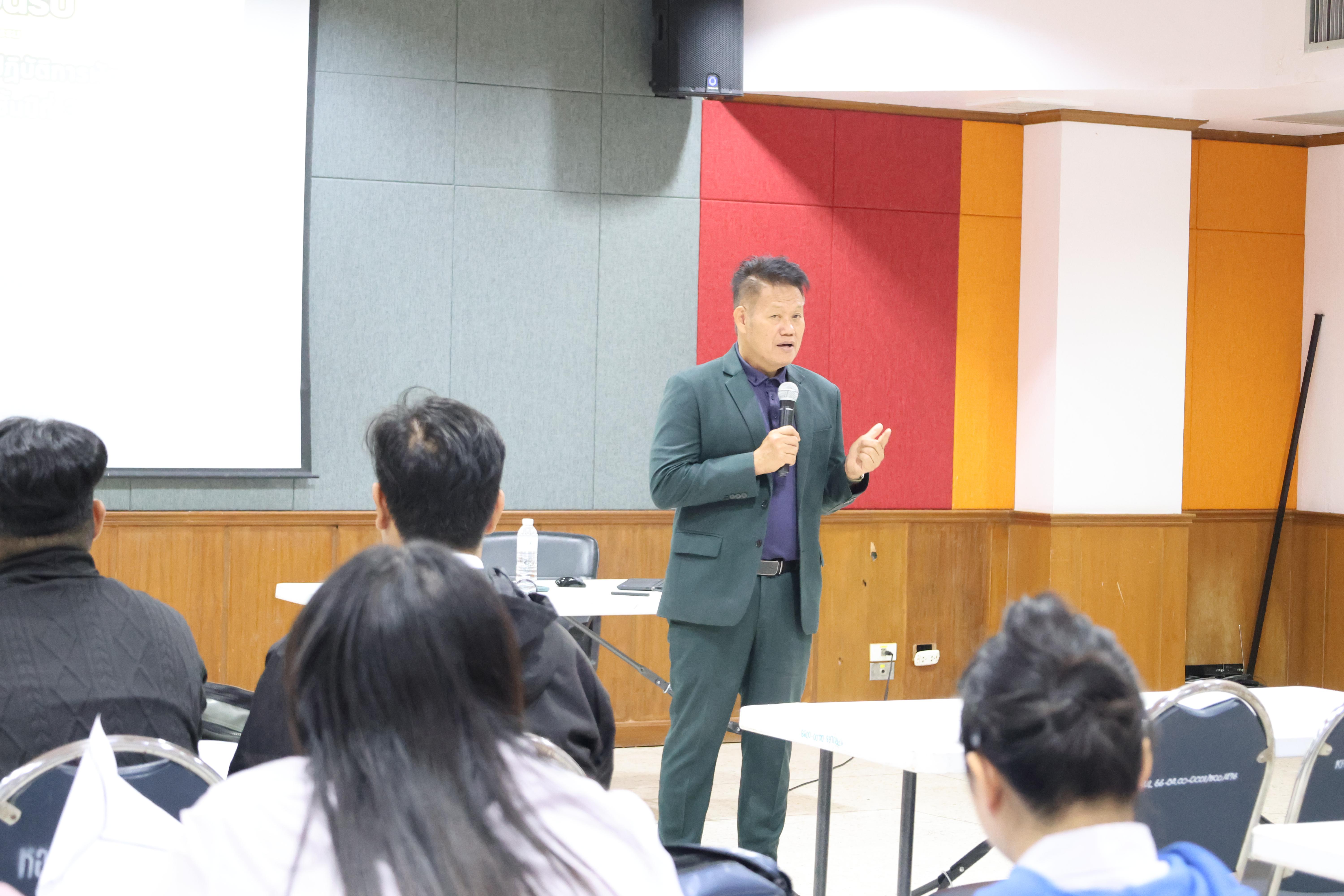 143. กิจกรรมอบรมสัมมนาเชิงปฏิบัติการพัฒนาทักษะนักศึกษาตามฐานสมรรถนะชั้นปีที่ 3 "ครูนักภาษา"