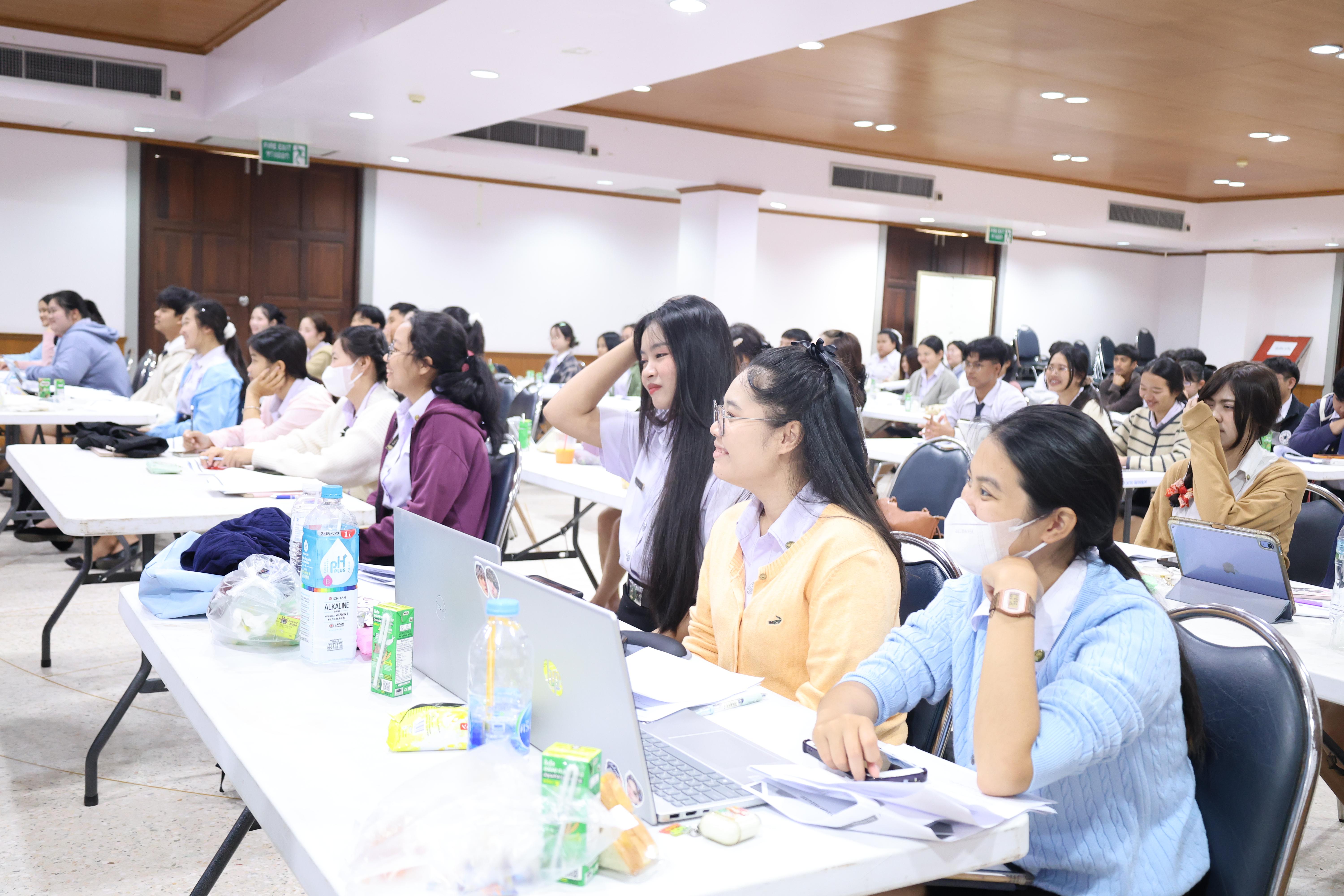 152. กิจกรรมอบรมสัมมนาเชิงปฏิบัติการพัฒนาทักษะนักศึกษาตามฐานสมรรถนะชั้นปีที่ 3 "ครูนักภาษา"