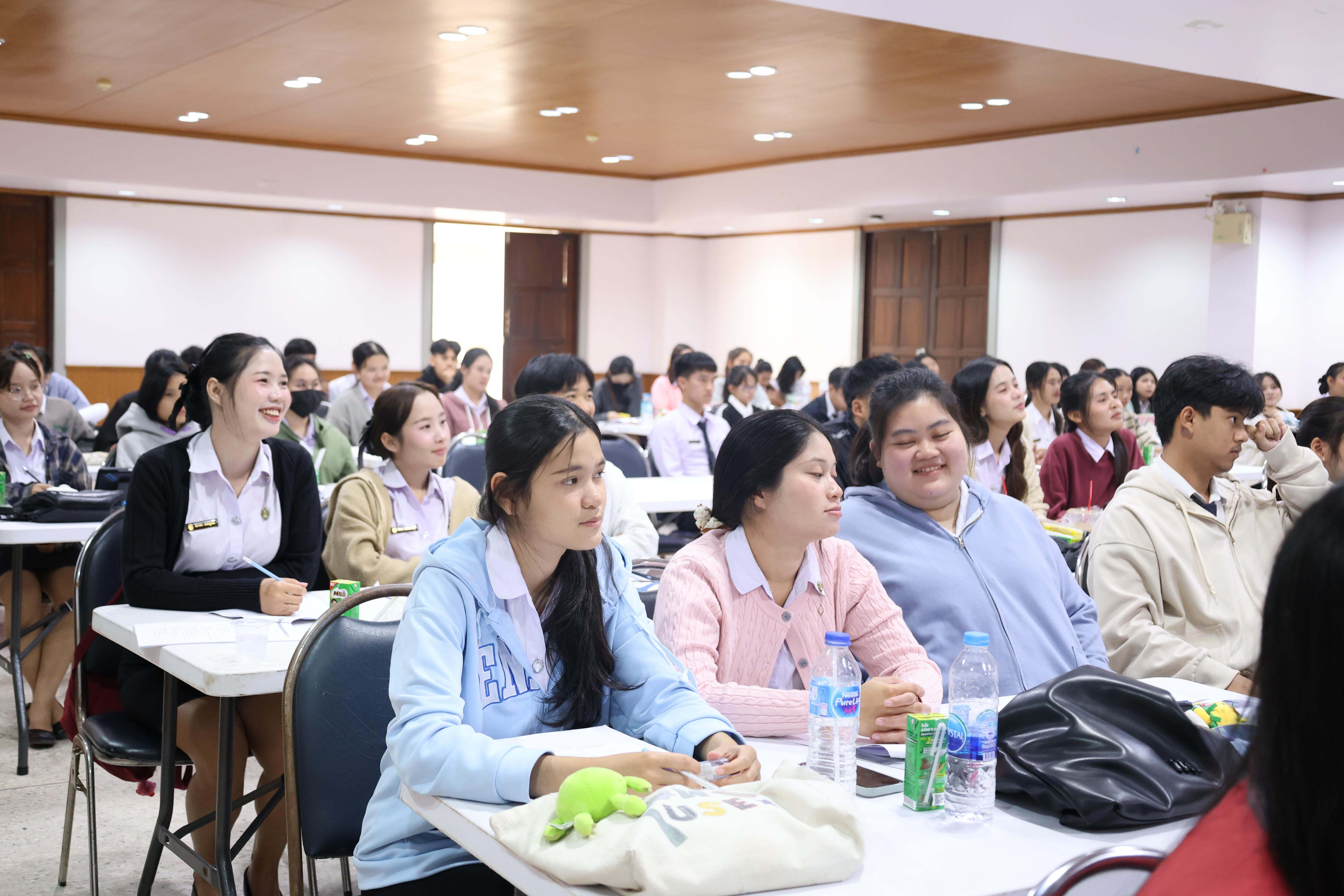 160. กิจกรรมอบรมสัมมนาเชิงปฏิบัติการพัฒนาทักษะนักศึกษาตามฐานสมรรถนะชั้นปีที่ 3 "ครูนักภาษา"