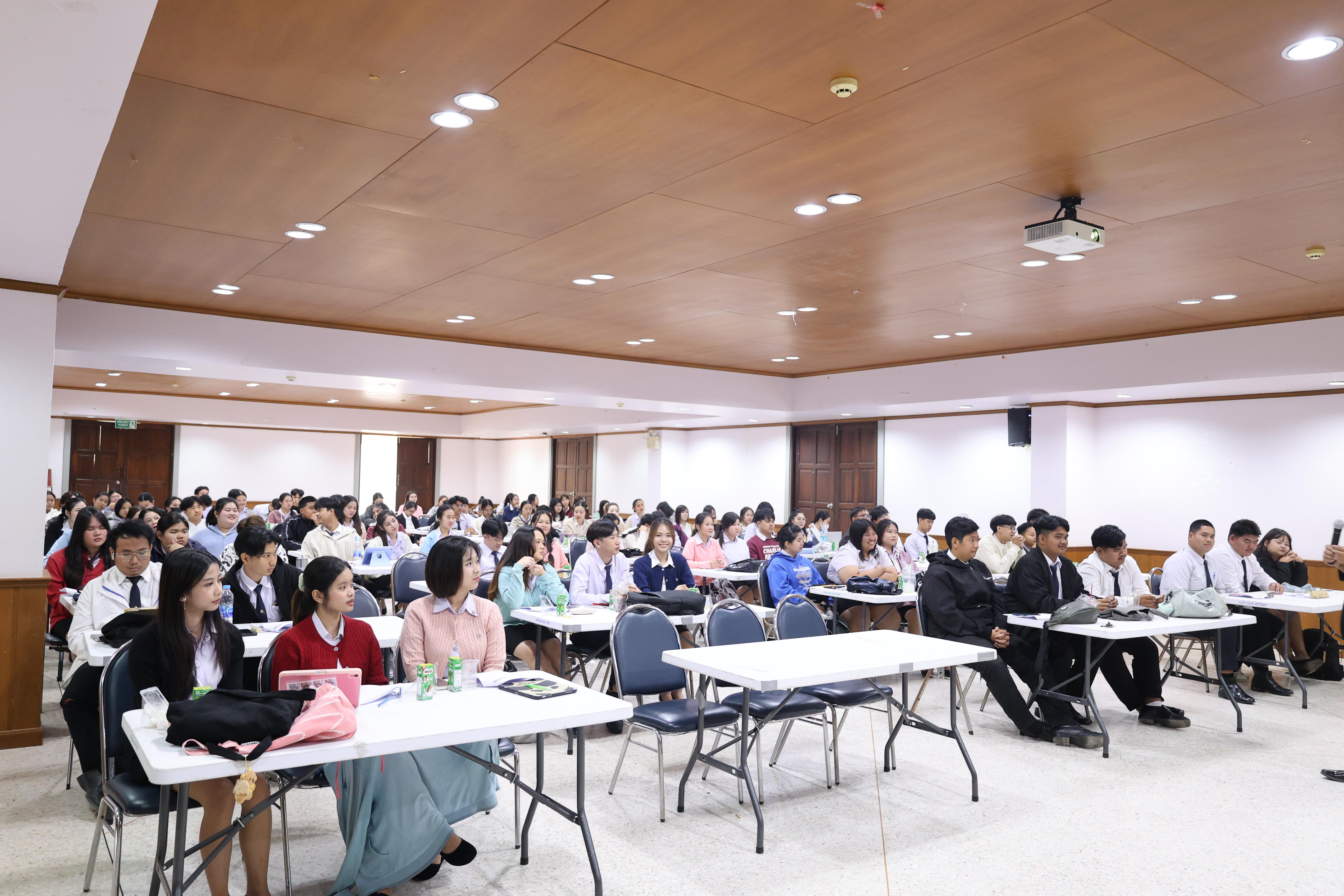 162. กิจกรรมอบรมสัมมนาเชิงปฏิบัติการพัฒนาทักษะนักศึกษาตามฐานสมรรถนะชั้นปีที่ 3 "ครูนักภาษา"