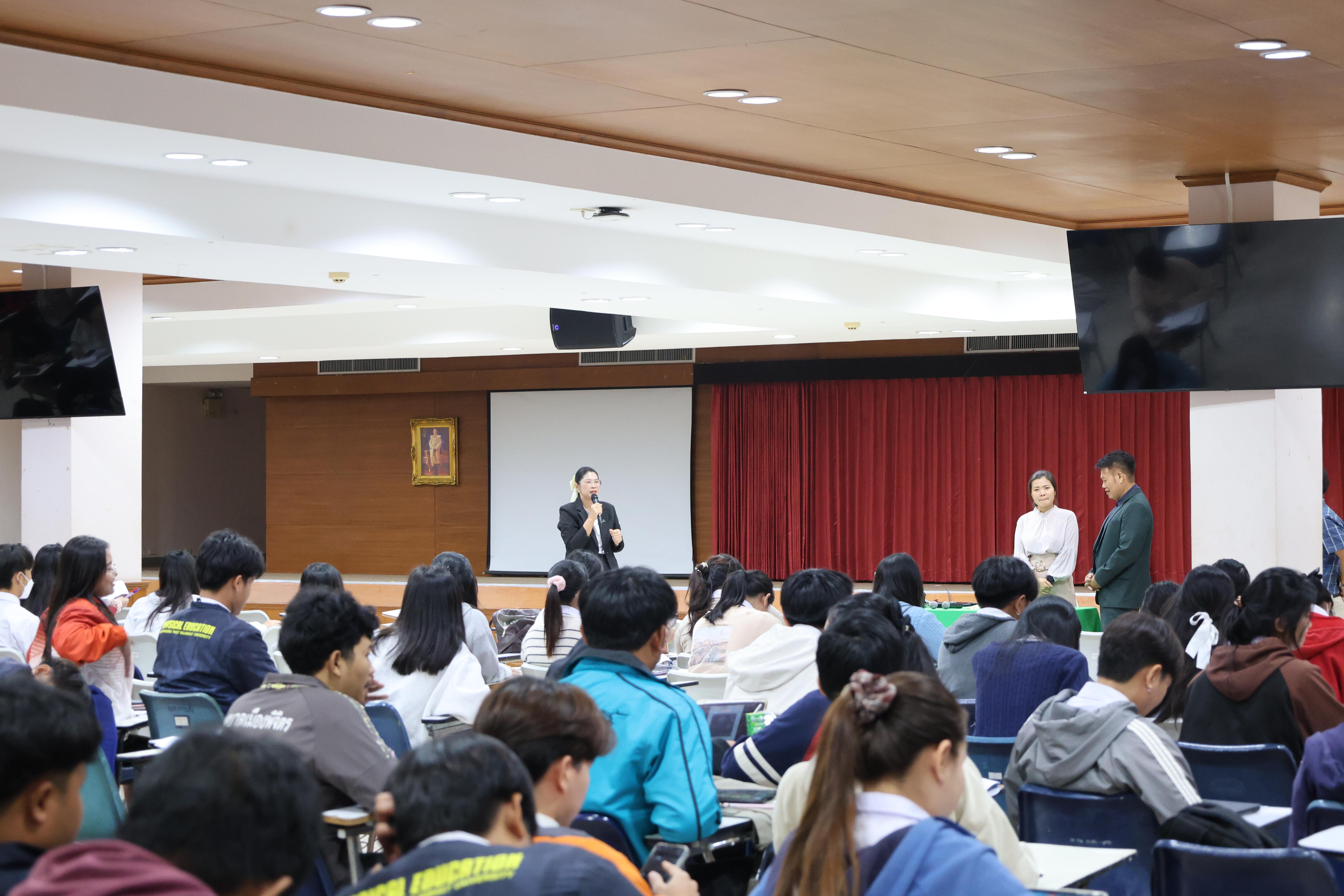 176. กิจกรรมอบรมสัมมนาเชิงปฏิบัติการพัฒนาทักษะนักศึกษาตามฐานสมรรถนะชั้นปีที่ 3 "ครูนักภาษา"