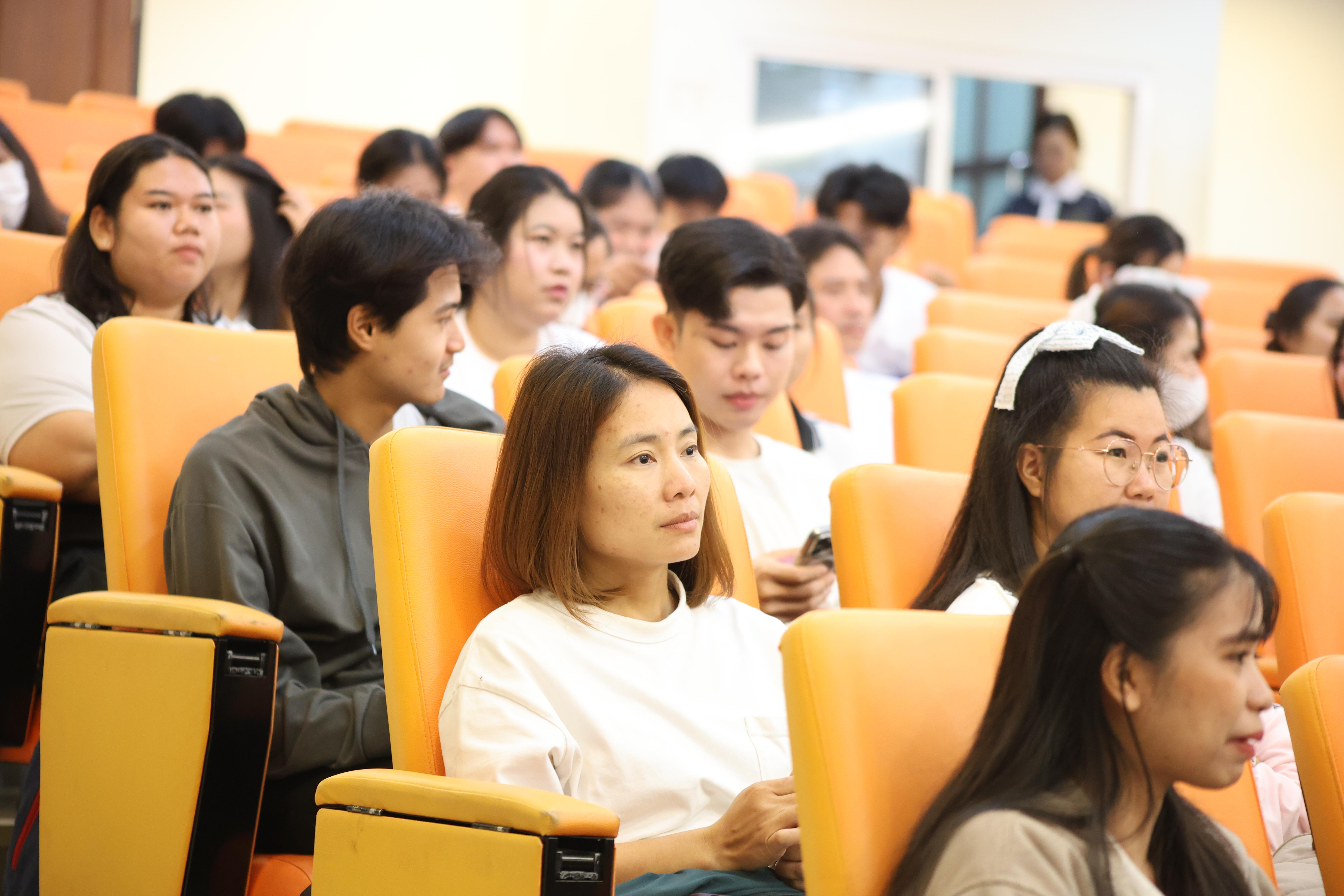 11. กิจกรรมอบรมเชิงปฏิบัติการคุณธรรม จริยธรรม และจิตอาสาจิตสาธารณะ