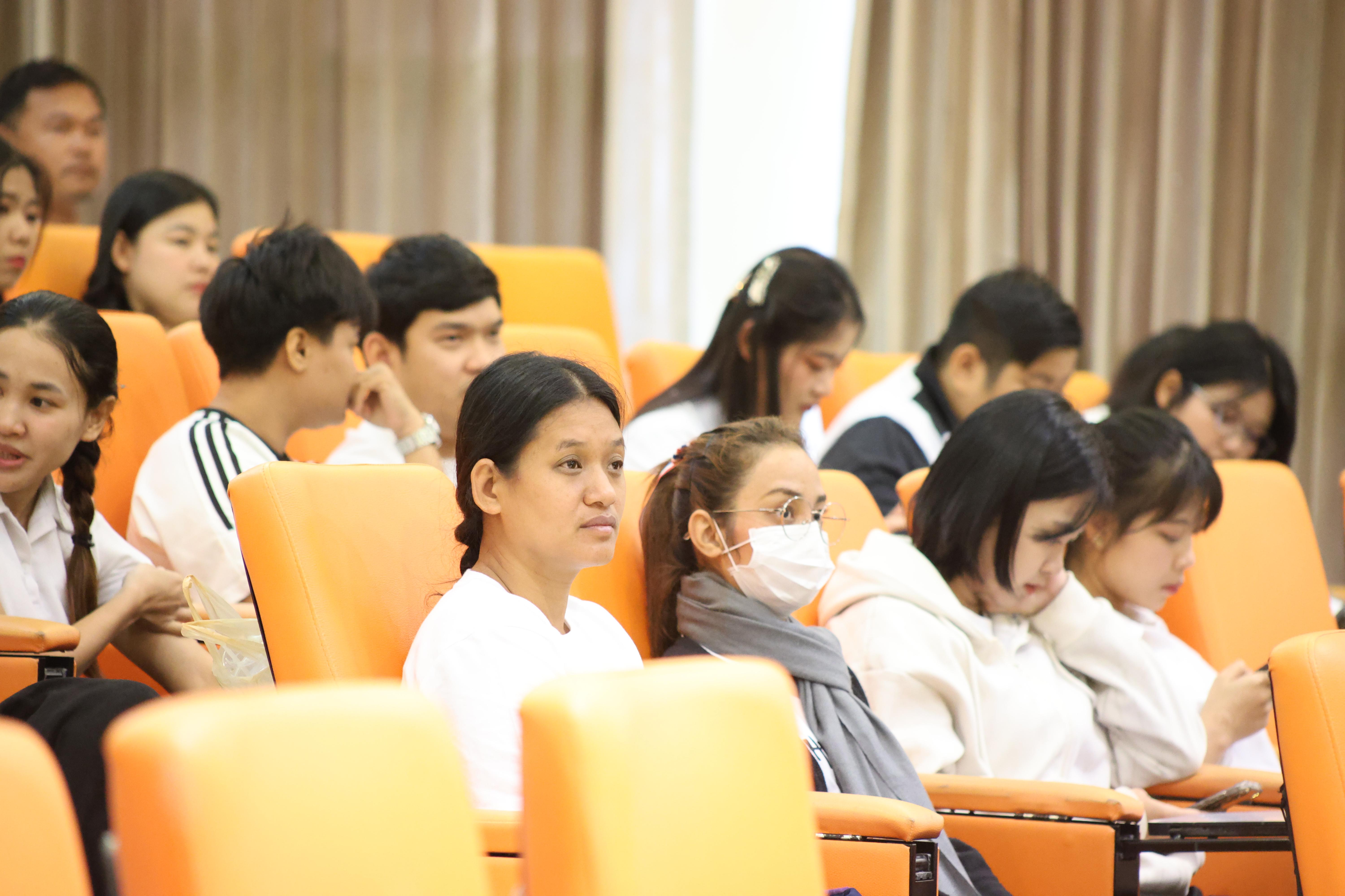 21. กิจกรรมอบรมเชิงปฏิบัติการคุณธรรม จริยธรรม และจิตอาสาจิตสาธารณะ