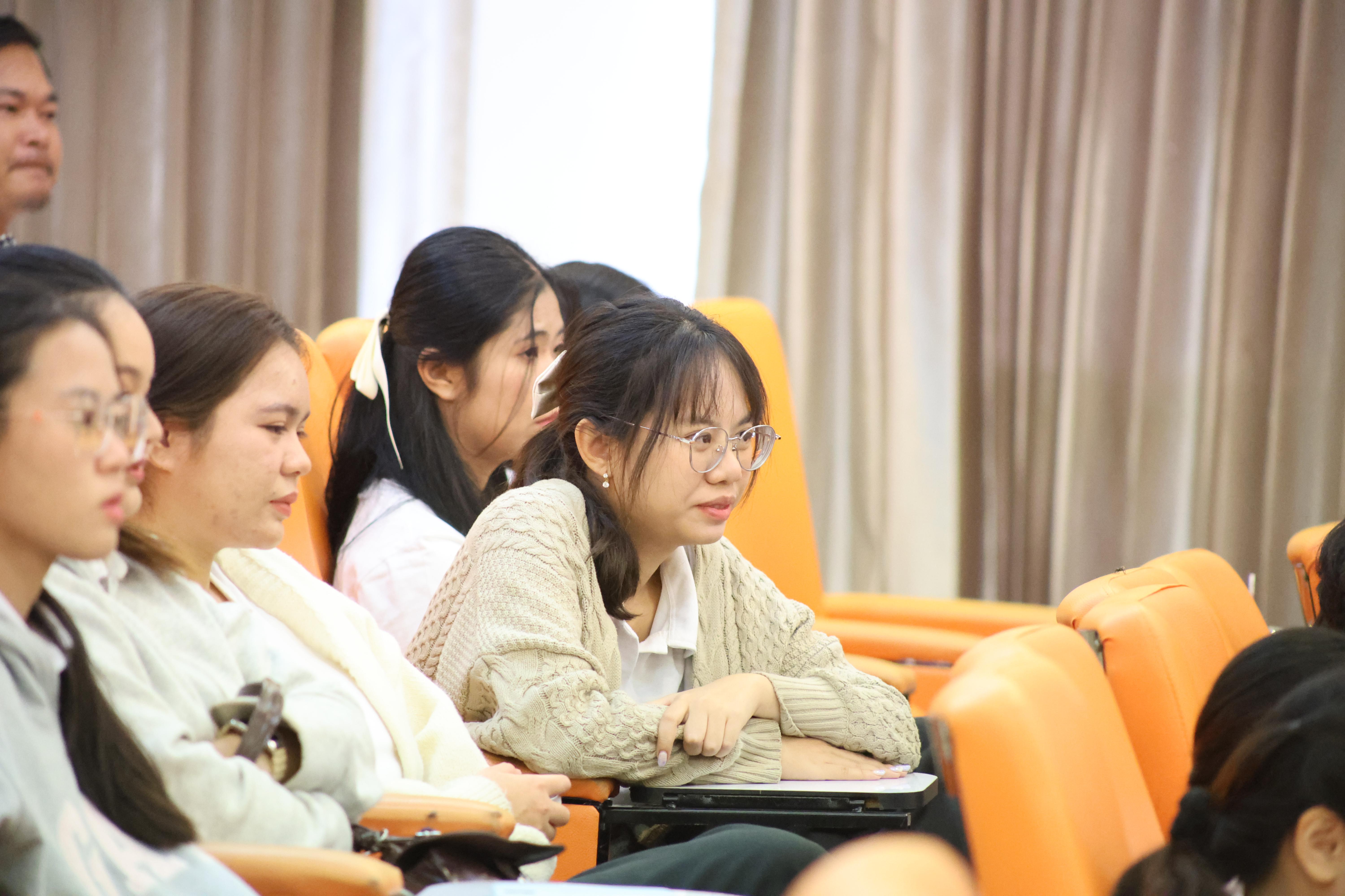 24. กิจกรรมอบรมเชิงปฏิบัติการคุณธรรม จริยธรรม และจิตอาสาจิตสาธารณะ