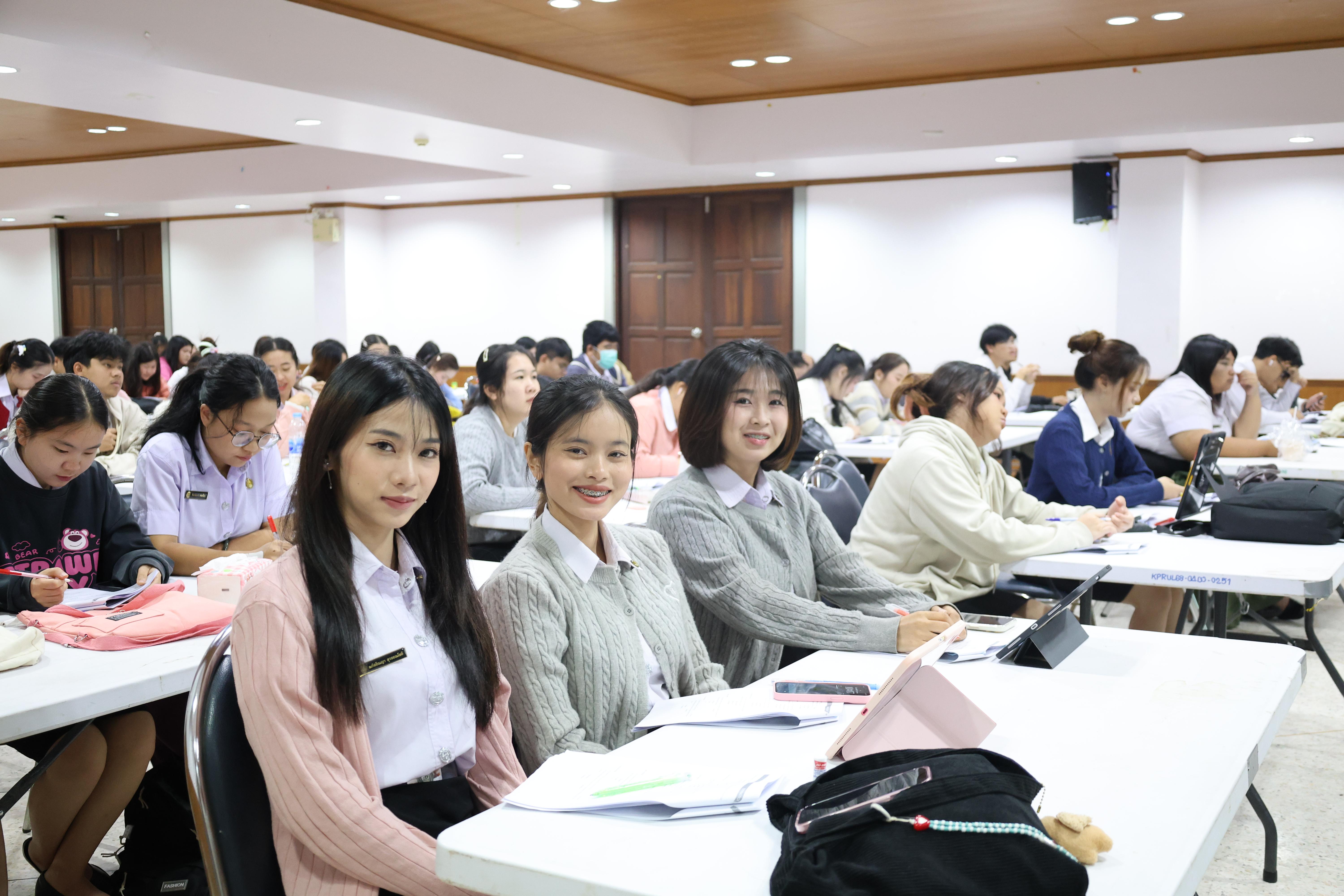 3. กิจกรรมอบรมสัมมนาเชิงปฏิบัติการพัฒนาทักษะนักศึกษาตามฐานสมรรถนะชั้นปีที่ 3 "ครูนักภาษา" วันที่สอง