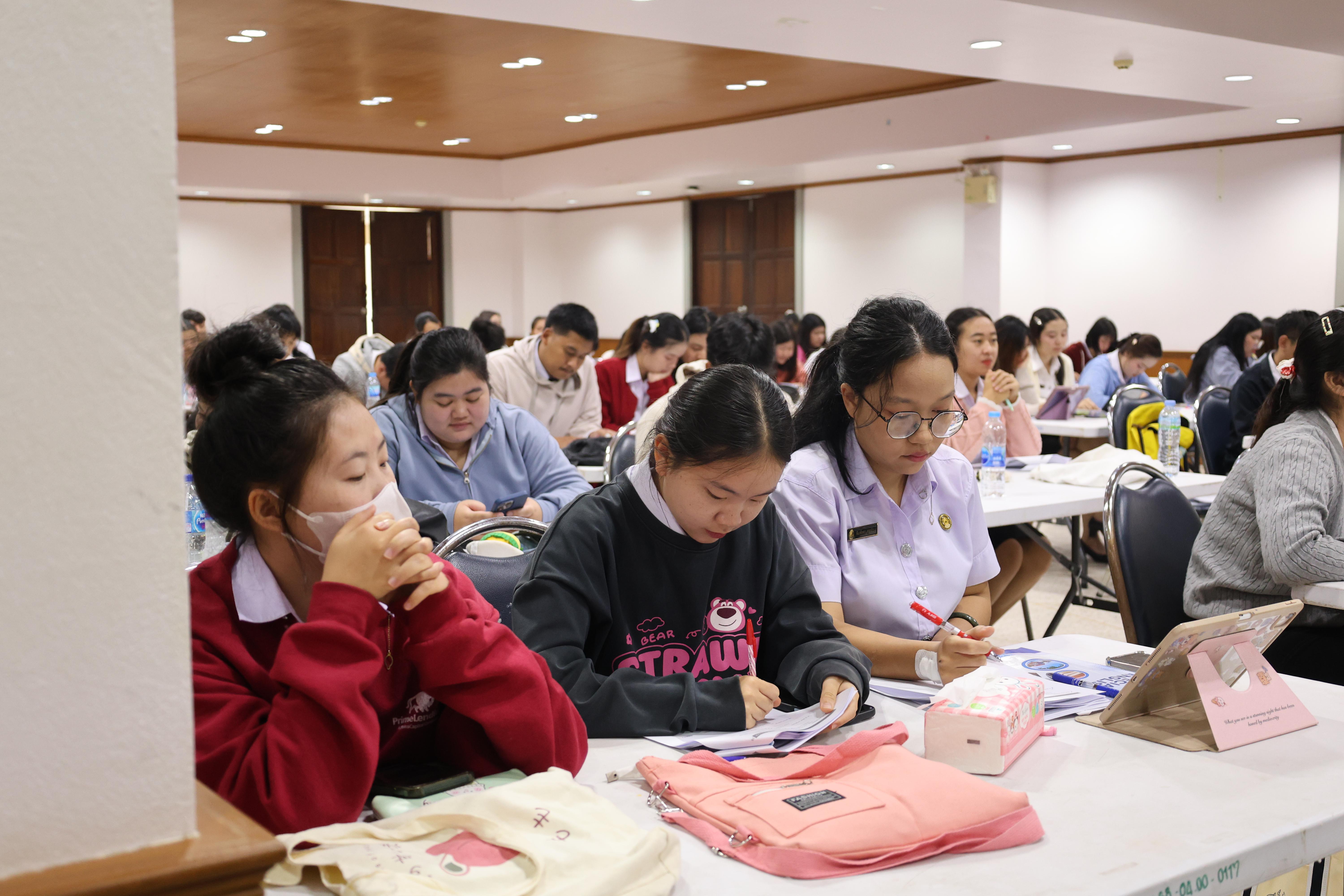 2. กิจกรรมอบรมสัมมนาเชิงปฏิบัติการพัฒนาทักษะนักศึกษาตามฐานสมรรถนะชั้นปีที่ 3 "ครูนักภาษา" วันที่สอง