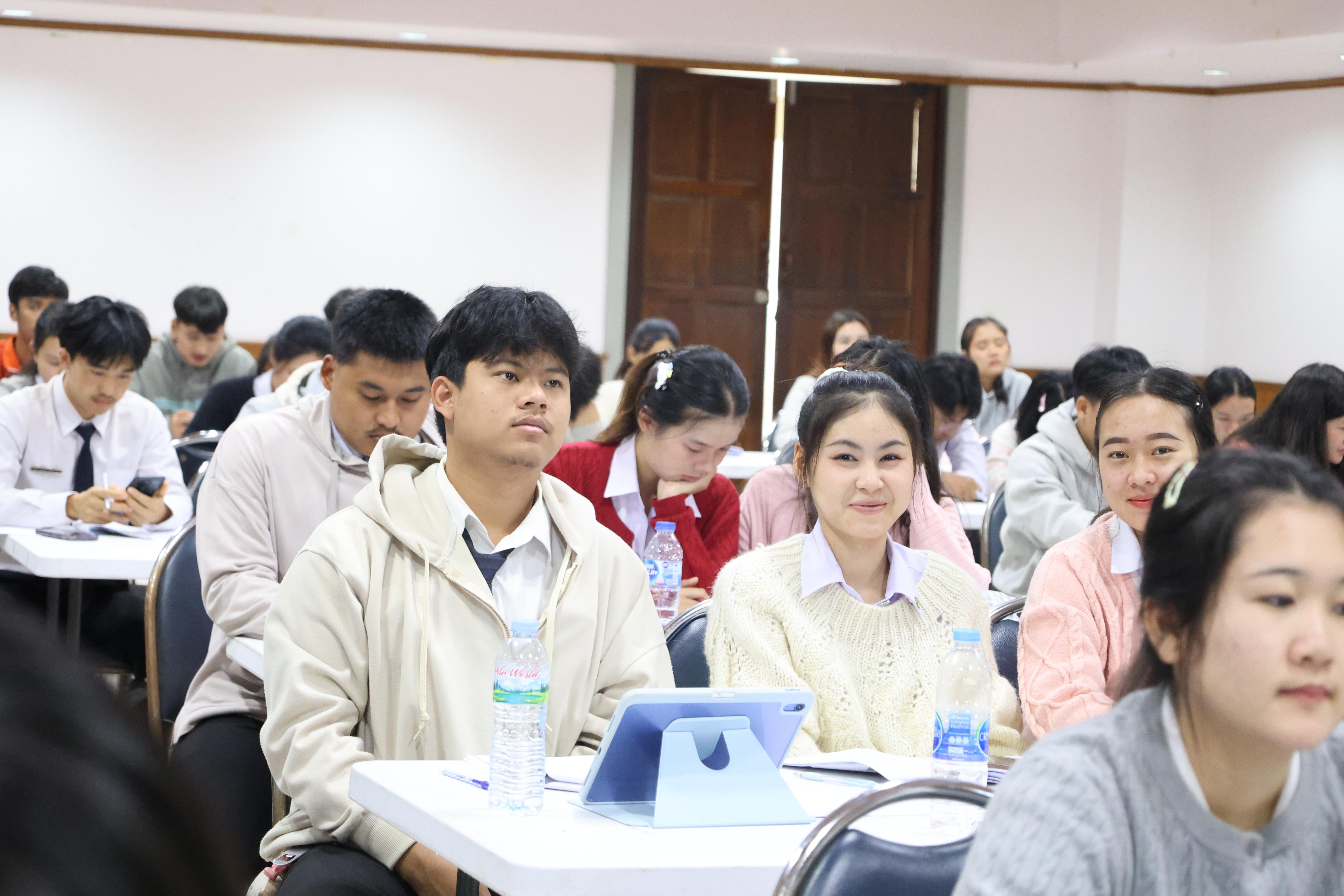 5. กิจกรรมอบรมสัมมนาเชิงปฏิบัติการพัฒนาทักษะนักศึกษาตามฐานสมรรถนะชั้นปีที่ 3 "ครูนักภาษา" วันที่สอง