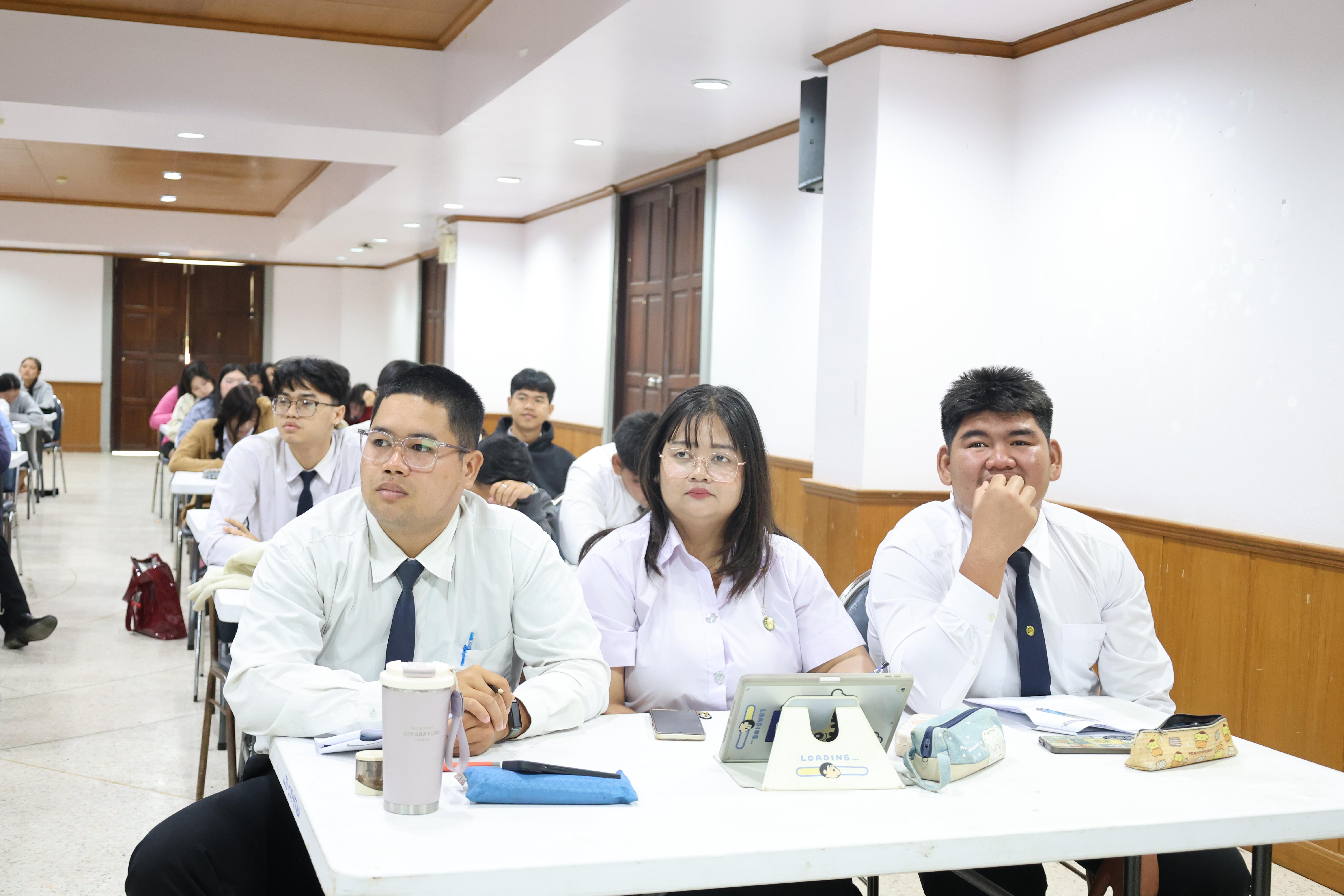 8. กิจกรรมอบรมสัมมนาเชิงปฏิบัติการพัฒนาทักษะนักศึกษาตามฐานสมรรถนะชั้นปีที่ 3 "ครูนักภาษา" วันที่สอง