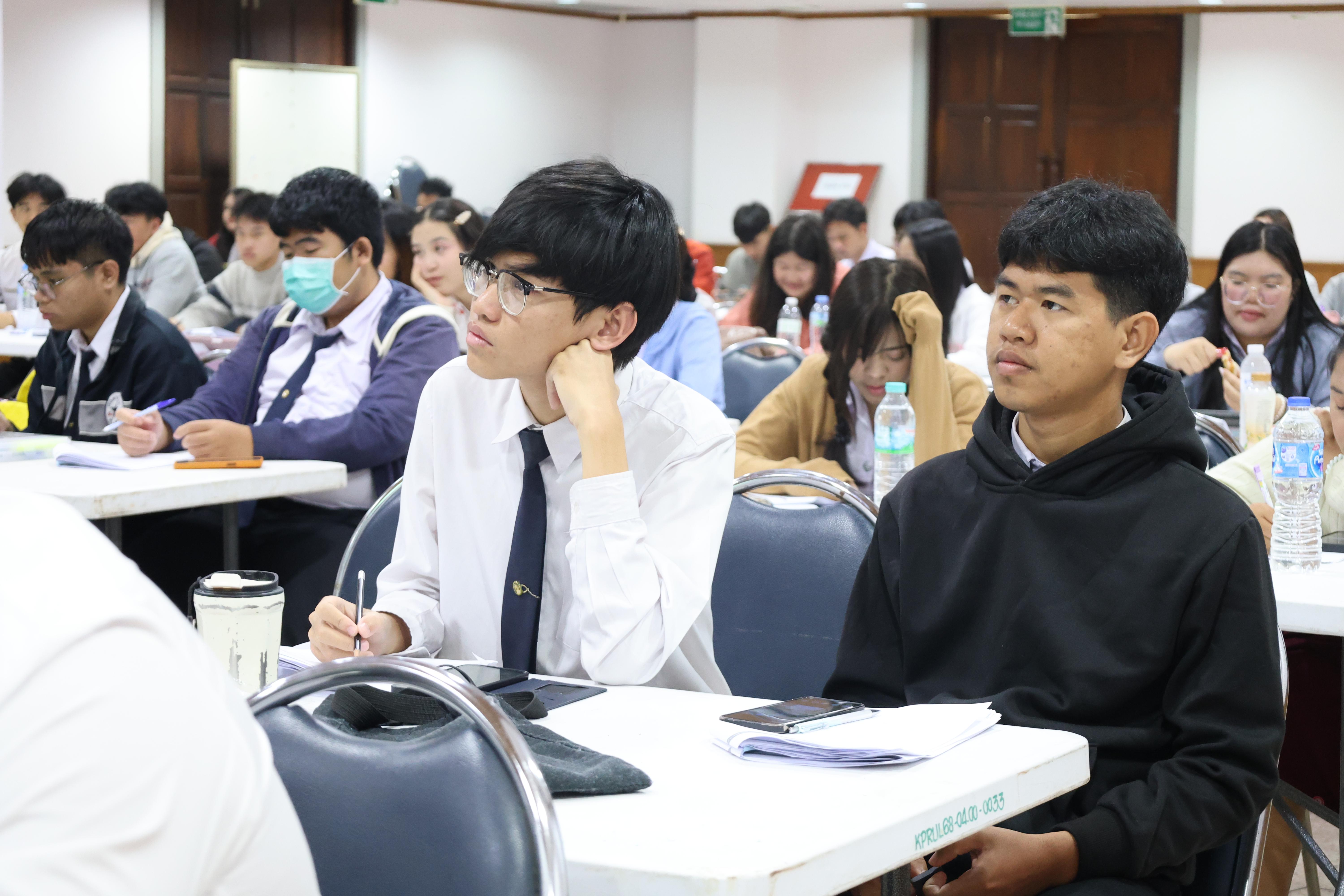 11. กิจกรรมอบรมสัมมนาเชิงปฏิบัติการพัฒนาทักษะนักศึกษาตามฐานสมรรถนะชั้นปีที่ 3 "ครูนักภาษา" วันที่สอง