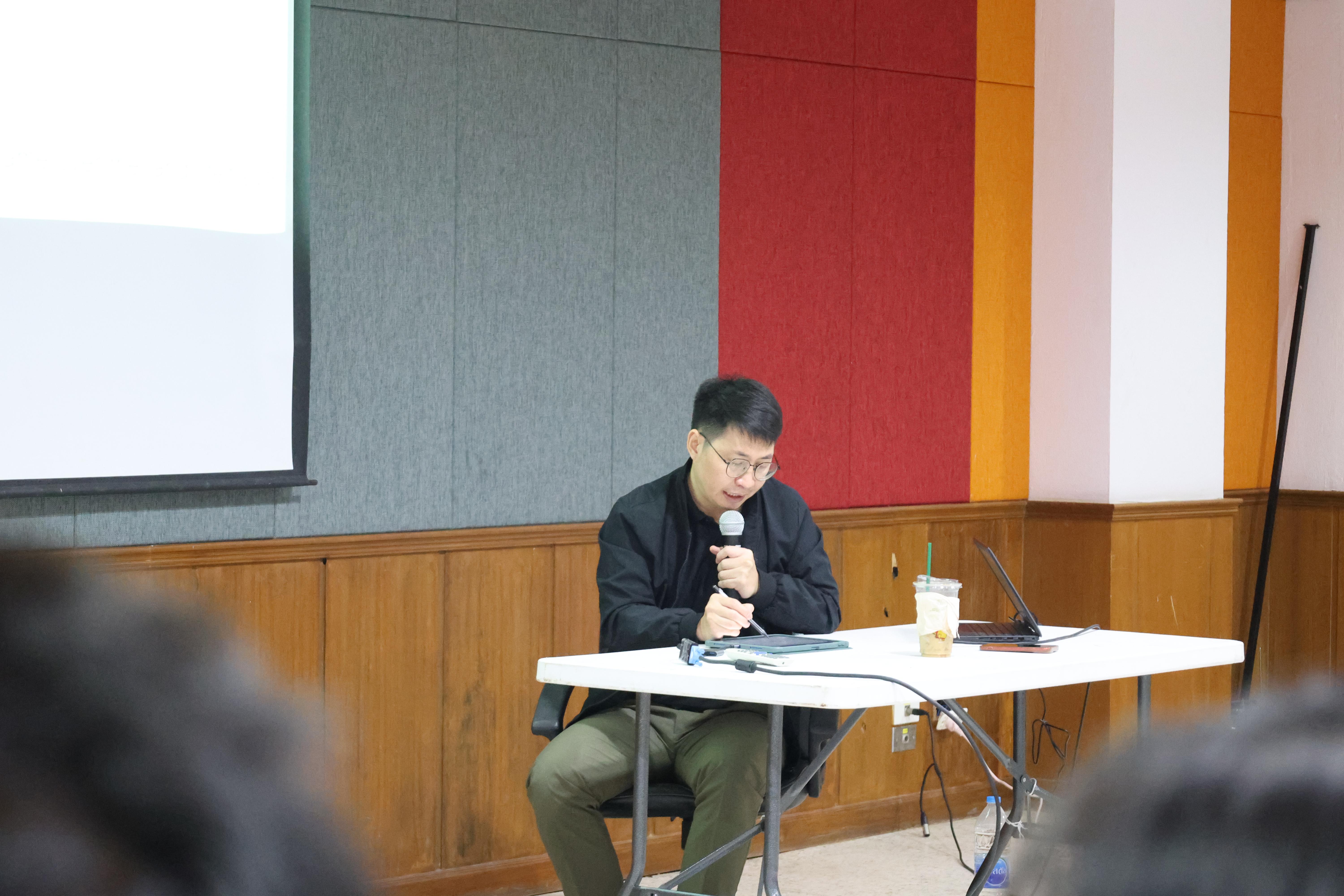 13. กิจกรรมอบรมสัมมนาเชิงปฏิบัติการพัฒนาทักษะนักศึกษาตามฐานสมรรถนะชั้นปีที่ 3 "ครูนักภาษา" วันที่สอง