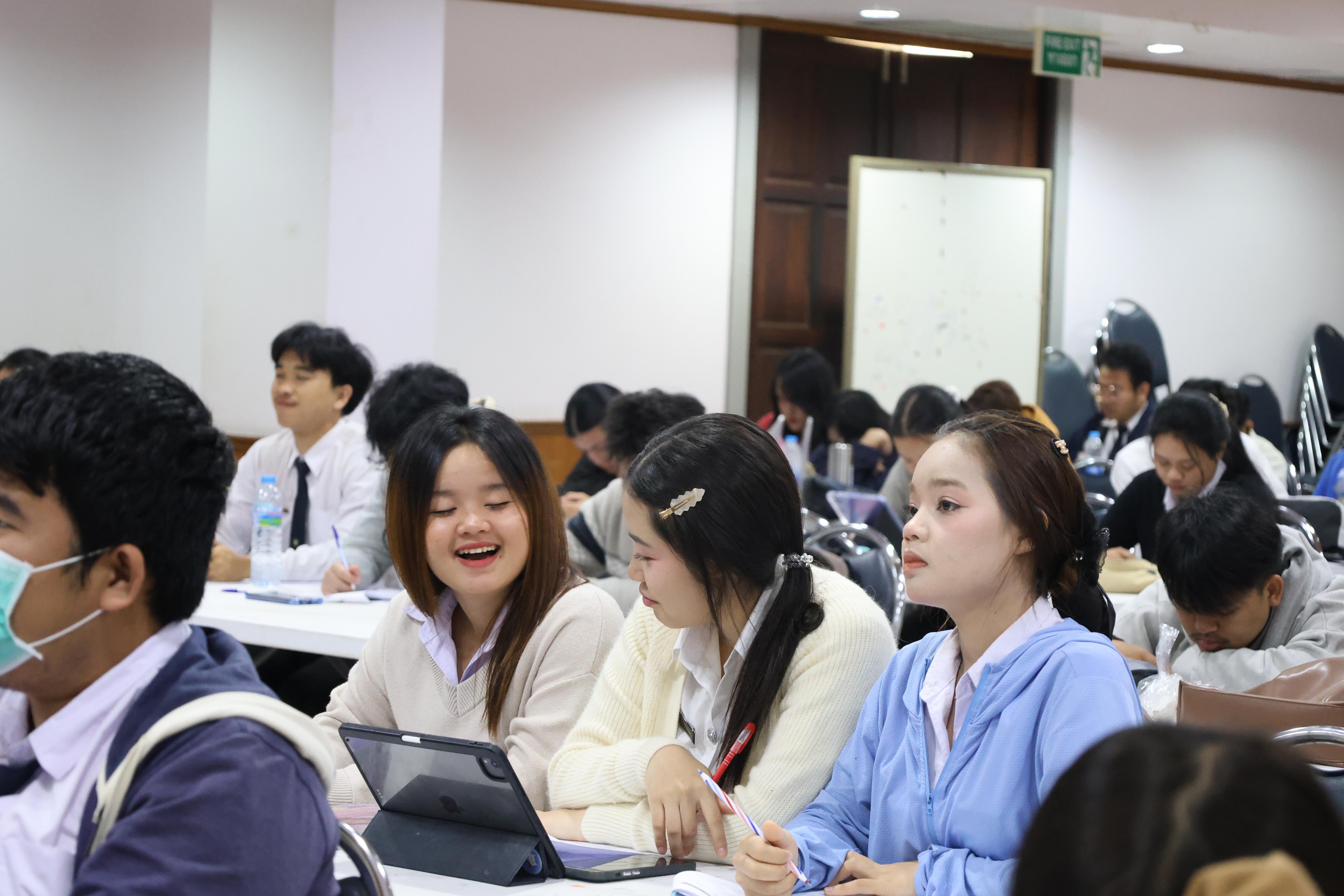 14. กิจกรรมอบรมสัมมนาเชิงปฏิบัติการพัฒนาทักษะนักศึกษาตามฐานสมรรถนะชั้นปีที่ 3 "ครูนักภาษา" วันที่สอง