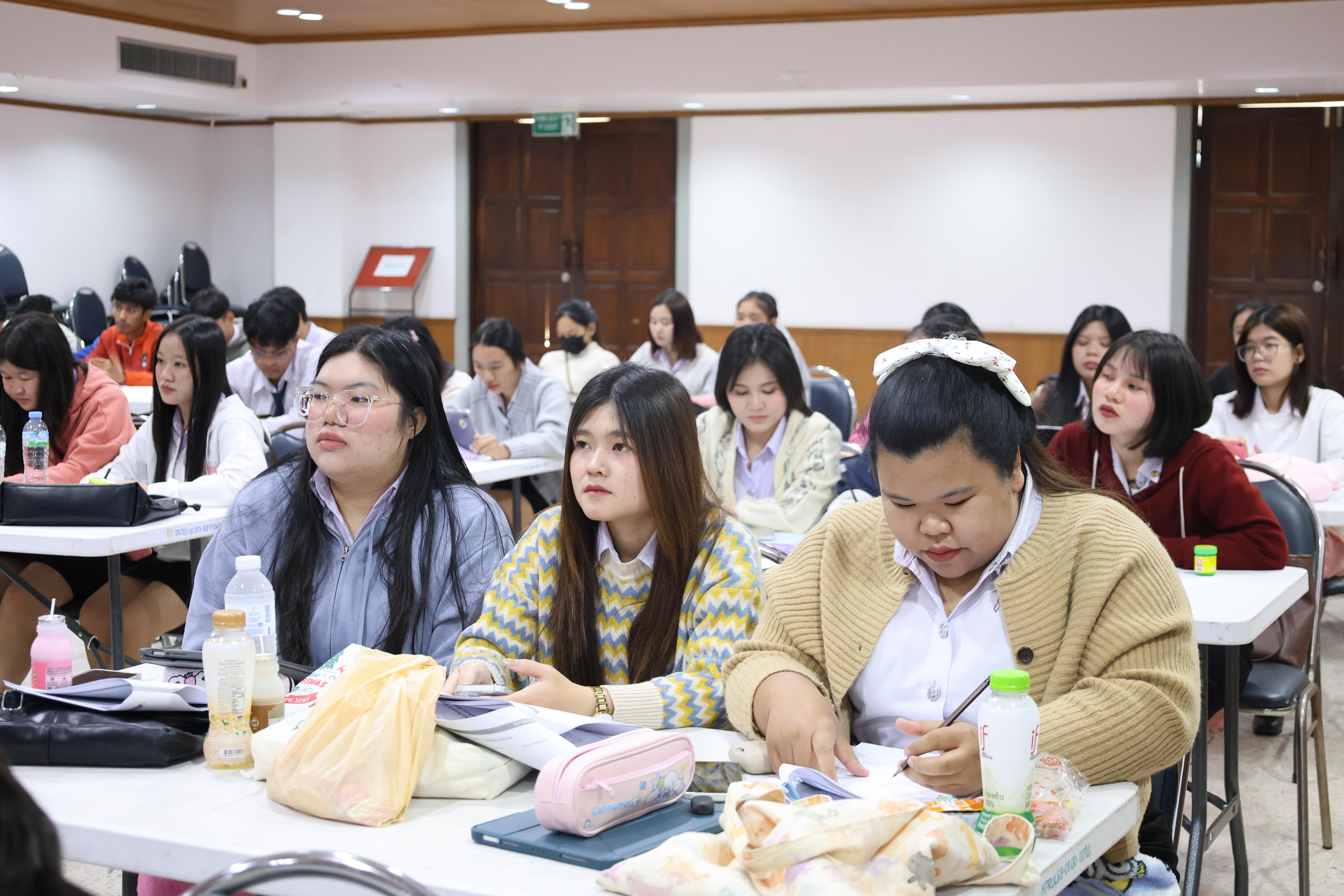 15. กิจกรรมอบรมสัมมนาเชิงปฏิบัติการพัฒนาทักษะนักศึกษาตามฐานสมรรถนะชั้นปีที่ 3 "ครูนักภาษา" วันที่สอง