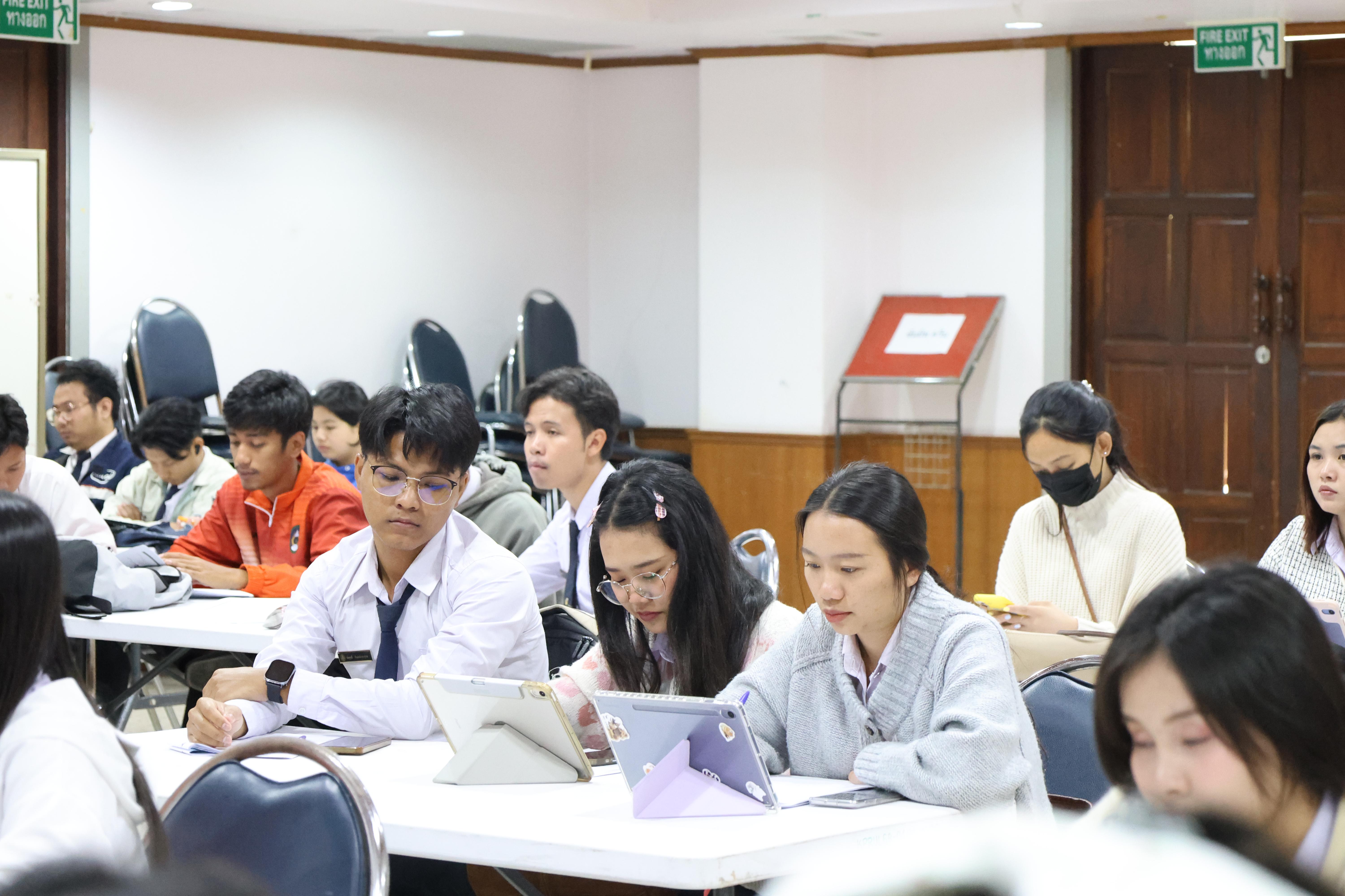 16. กิจกรรมอบรมสัมมนาเชิงปฏิบัติการพัฒนาทักษะนักศึกษาตามฐานสมรรถนะชั้นปีที่ 3 "ครูนักภาษา" วันที่สอง