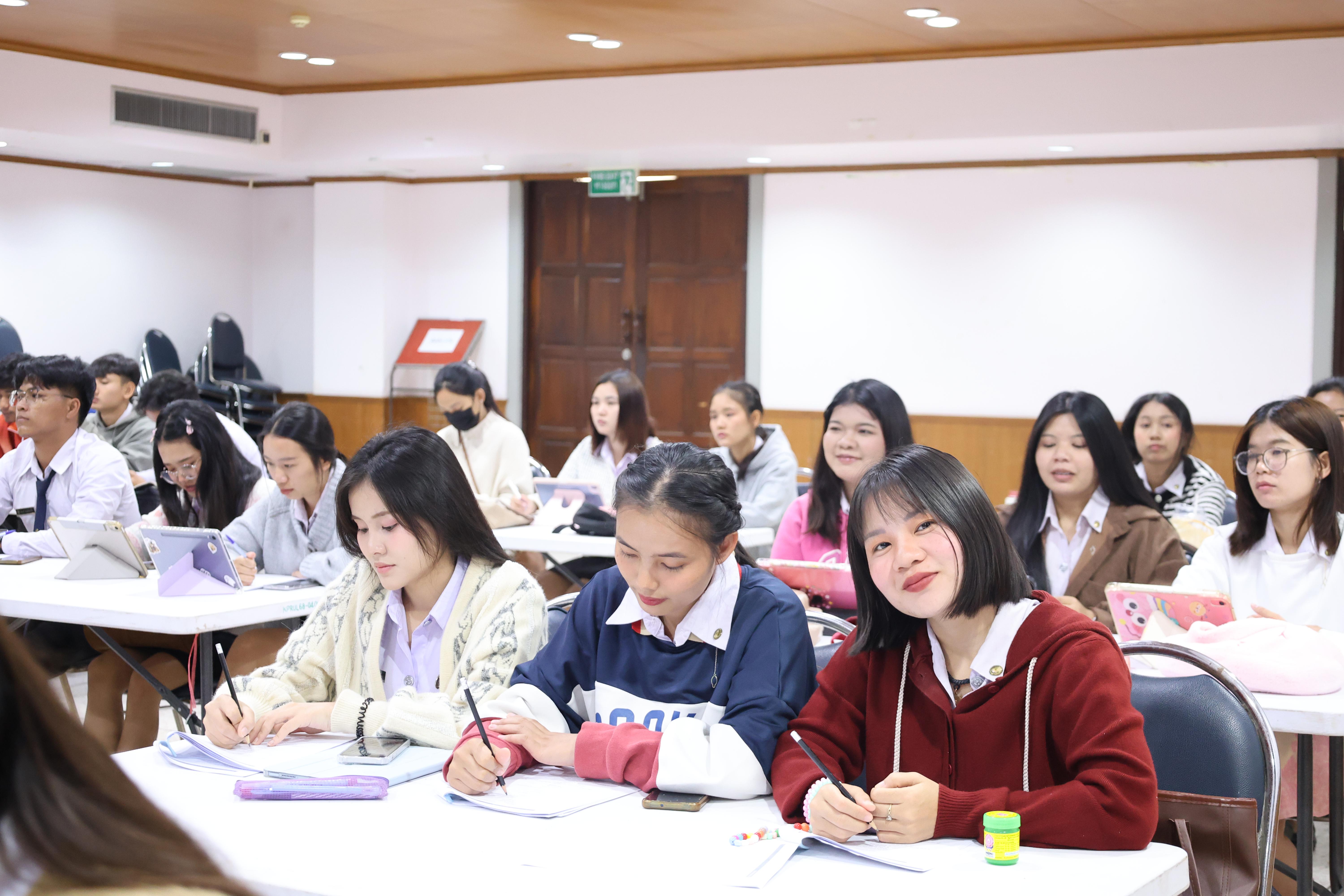 17. กิจกรรมอบรมสัมมนาเชิงปฏิบัติการพัฒนาทักษะนักศึกษาตามฐานสมรรถนะชั้นปีที่ 3 "ครูนักภาษา" วันที่สอง