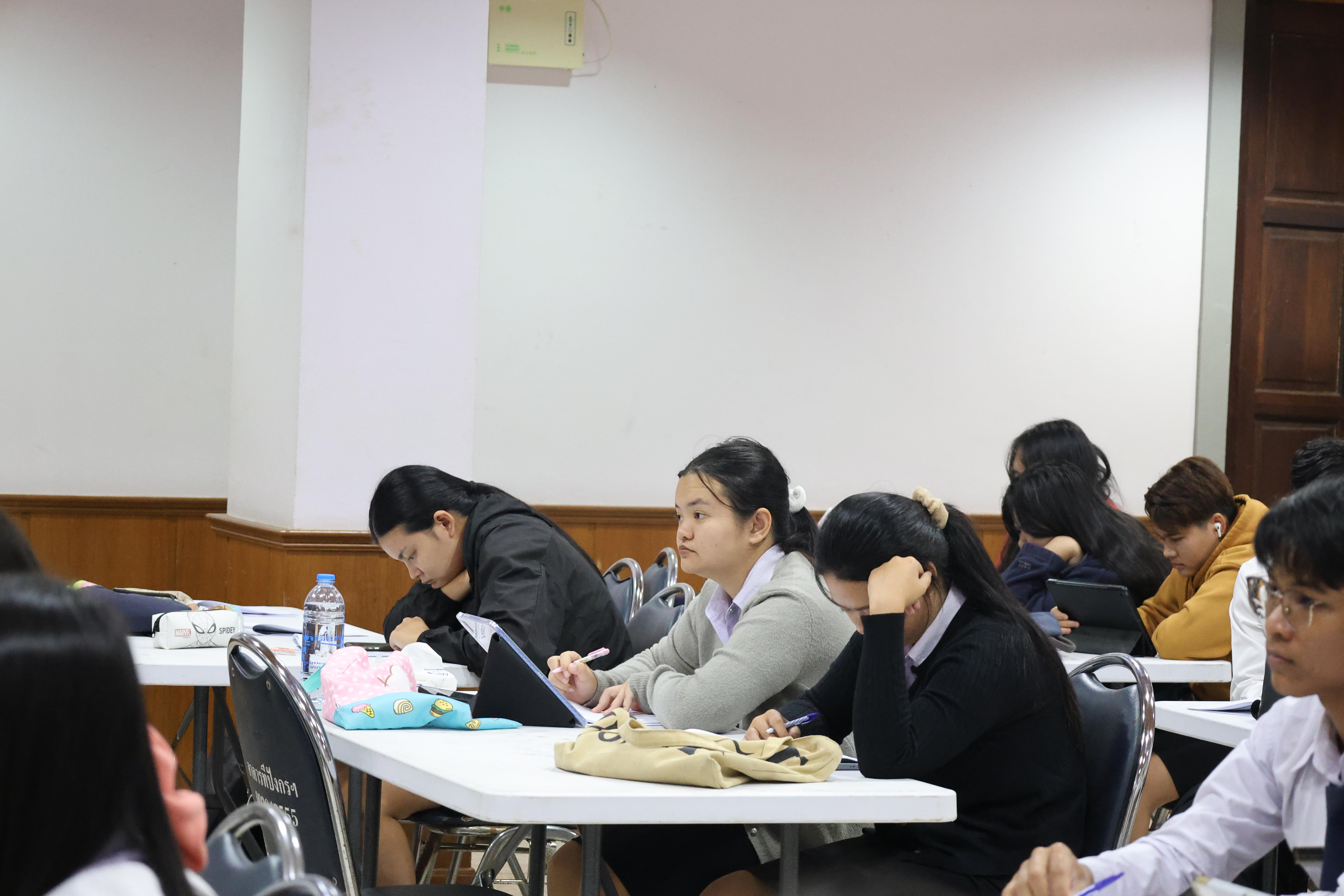 19. กิจกรรมอบรมสัมมนาเชิงปฏิบัติการพัฒนาทักษะนักศึกษาตามฐานสมรรถนะชั้นปีที่ 3 "ครูนักภาษา" วันที่สอง