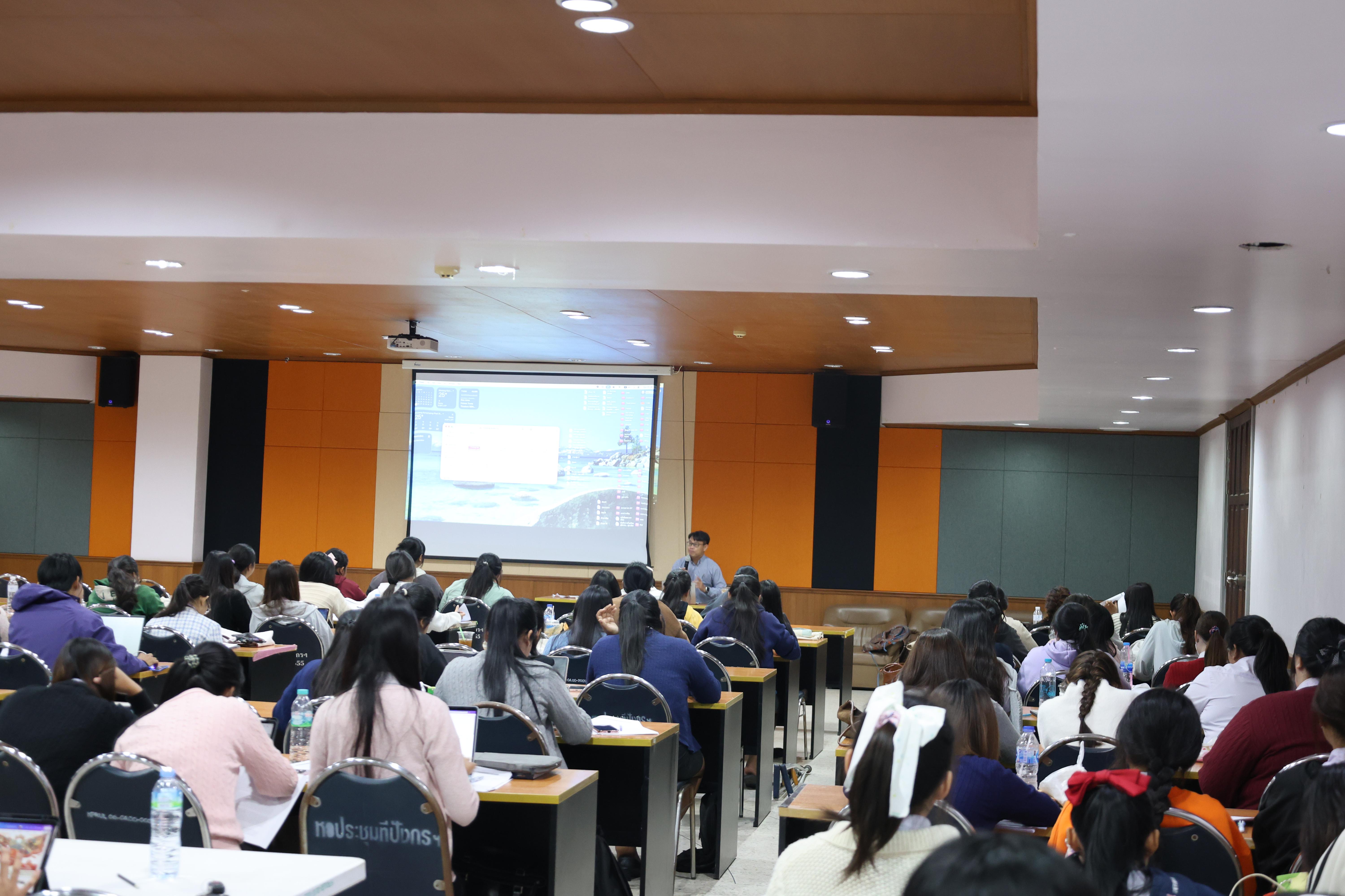 23. กิจกรรมอบรมสัมมนาเชิงปฏิบัติการพัฒนาทักษะนักศึกษาตามฐานสมรรถนะชั้นปีที่ 3 "ครูนักภาษา" วันที่สอง