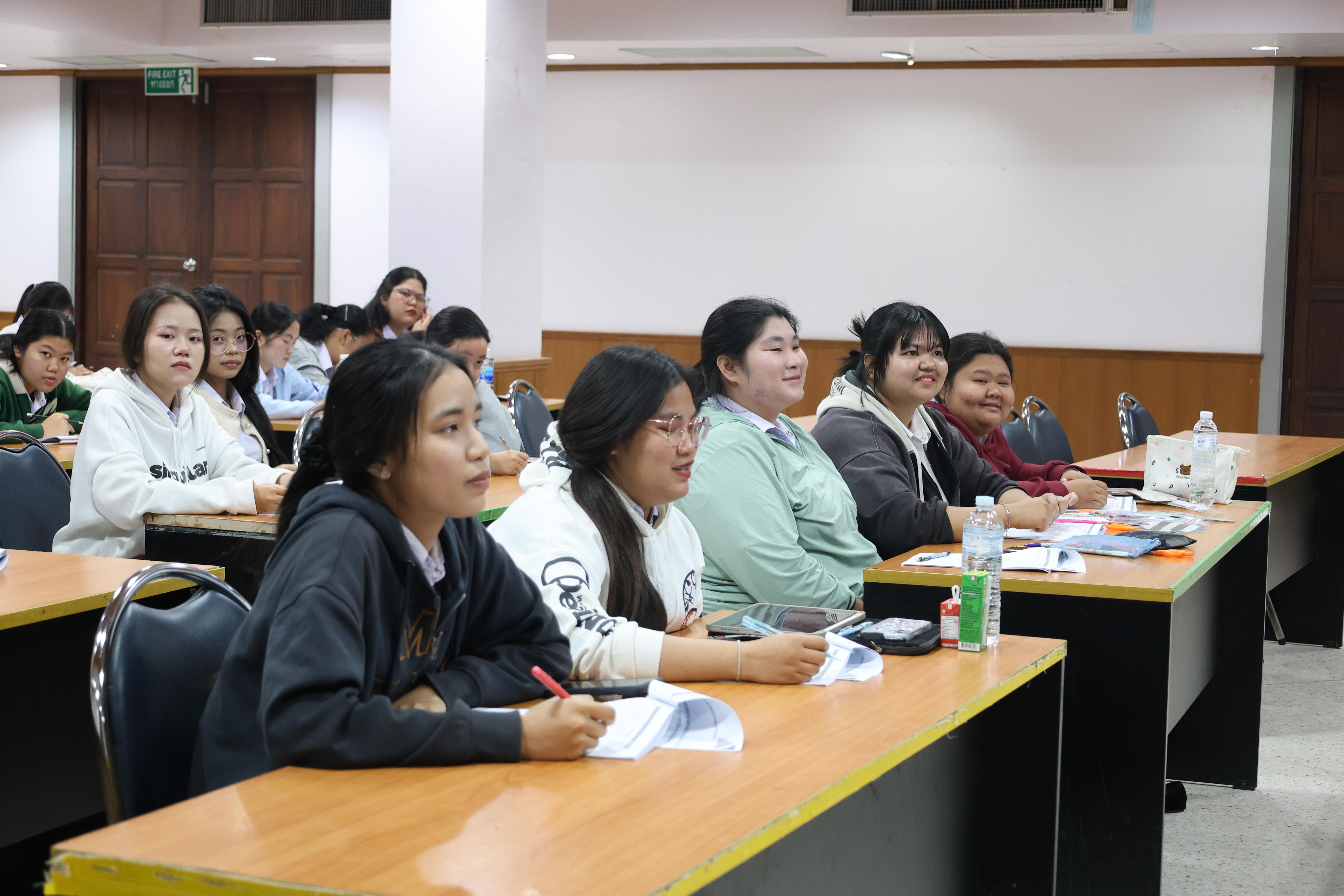 27. กิจกรรมอบรมสัมมนาเชิงปฏิบัติการพัฒนาทักษะนักศึกษาตามฐานสมรรถนะชั้นปีที่ 3 "ครูนักภาษา" วันที่สอง