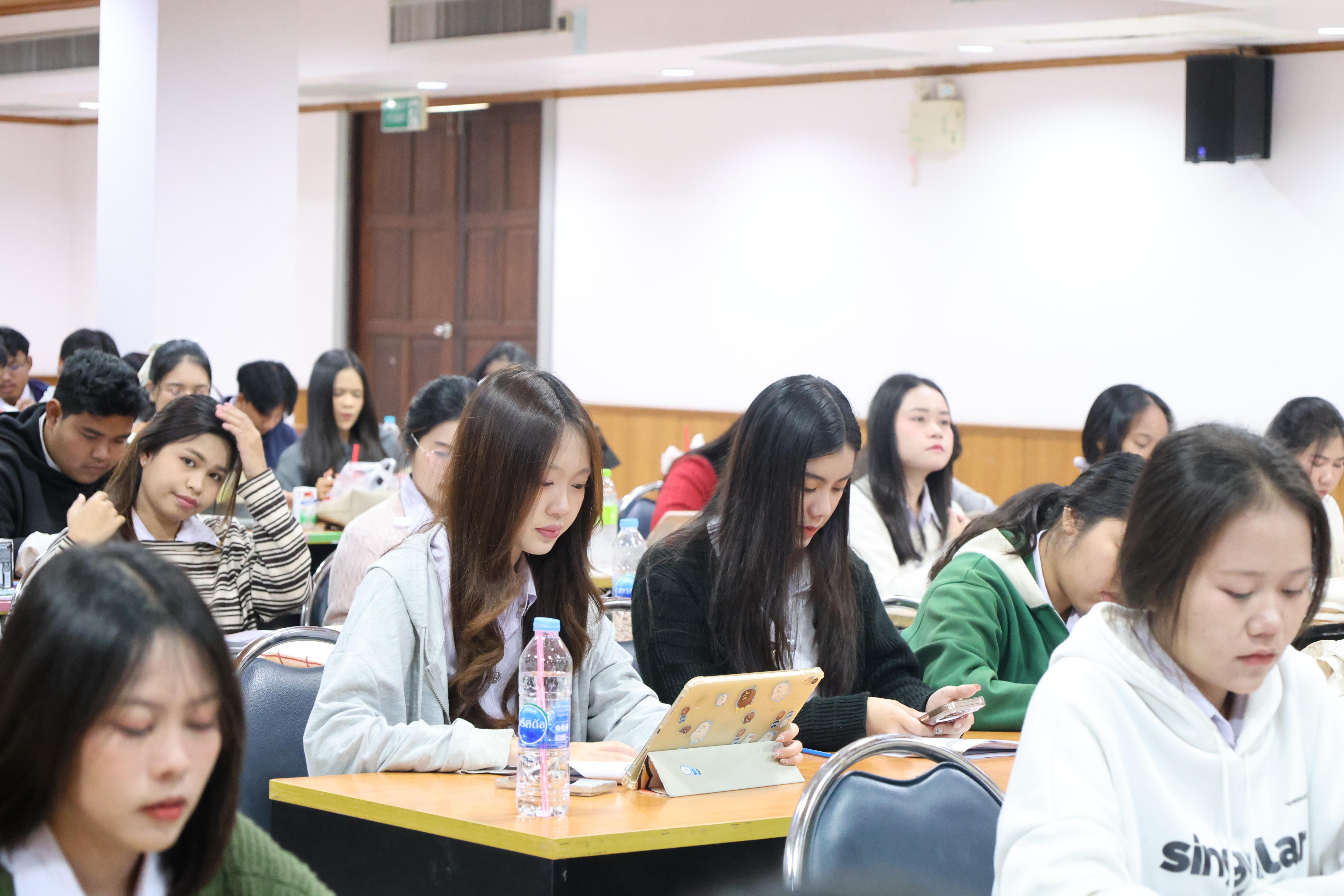 31. กิจกรรมอบรมสัมมนาเชิงปฏิบัติการพัฒนาทักษะนักศึกษาตามฐานสมรรถนะชั้นปีที่ 3 "ครูนักภาษา" วันที่สอง