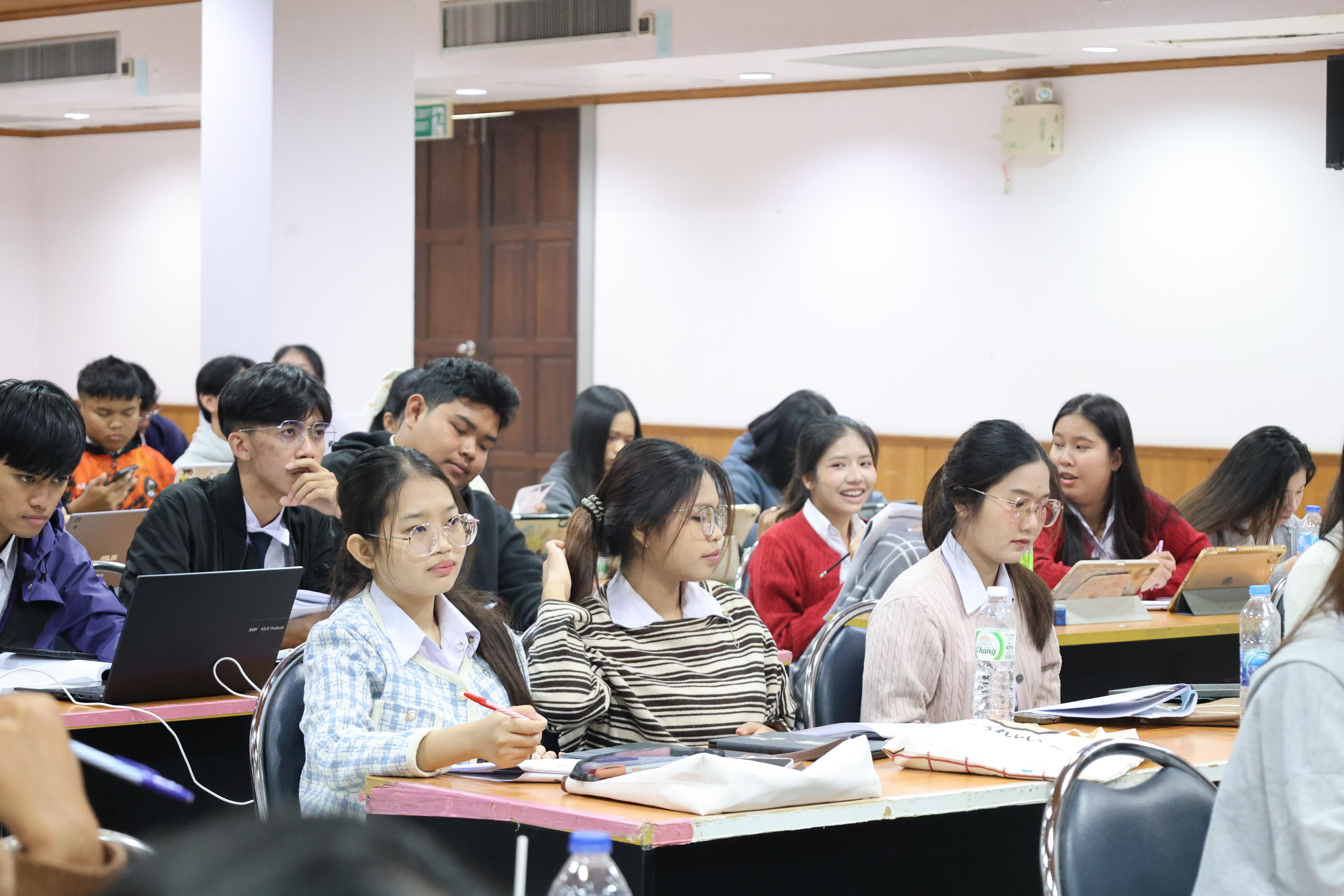 33. กิจกรรมอบรมสัมมนาเชิงปฏิบัติการพัฒนาทักษะนักศึกษาตามฐานสมรรถนะชั้นปีที่ 3 "ครูนักภาษา" วันที่สอง