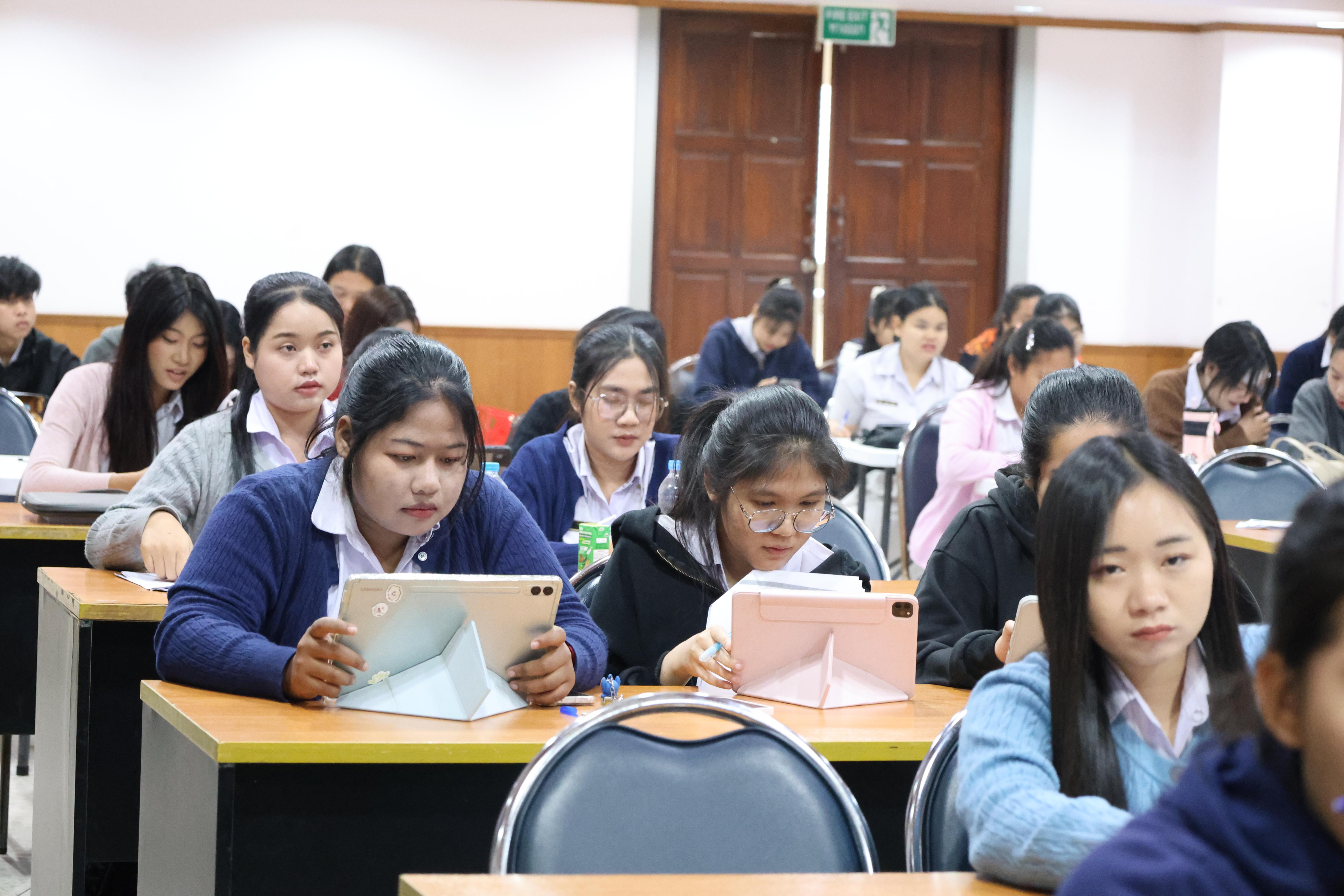 34. กิจกรรมอบรมสัมมนาเชิงปฏิบัติการพัฒนาทักษะนักศึกษาตามฐานสมรรถนะชั้นปีที่ 3 "ครูนักภาษา" วันที่สอง