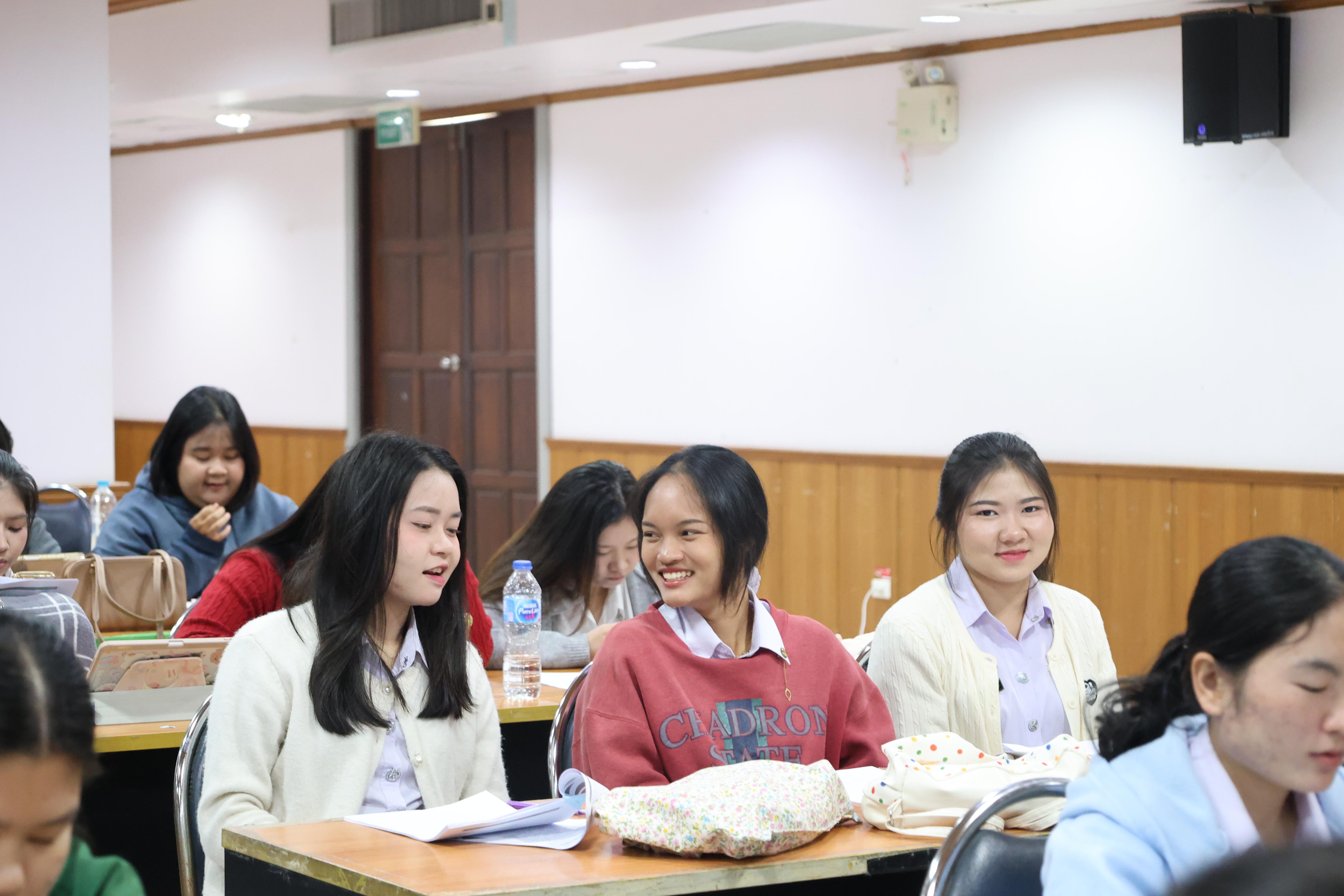 37. กิจกรรมอบรมสัมมนาเชิงปฏิบัติการพัฒนาทักษะนักศึกษาตามฐานสมรรถนะชั้นปีที่ 3 "ครูนักภาษา" วันที่สอง