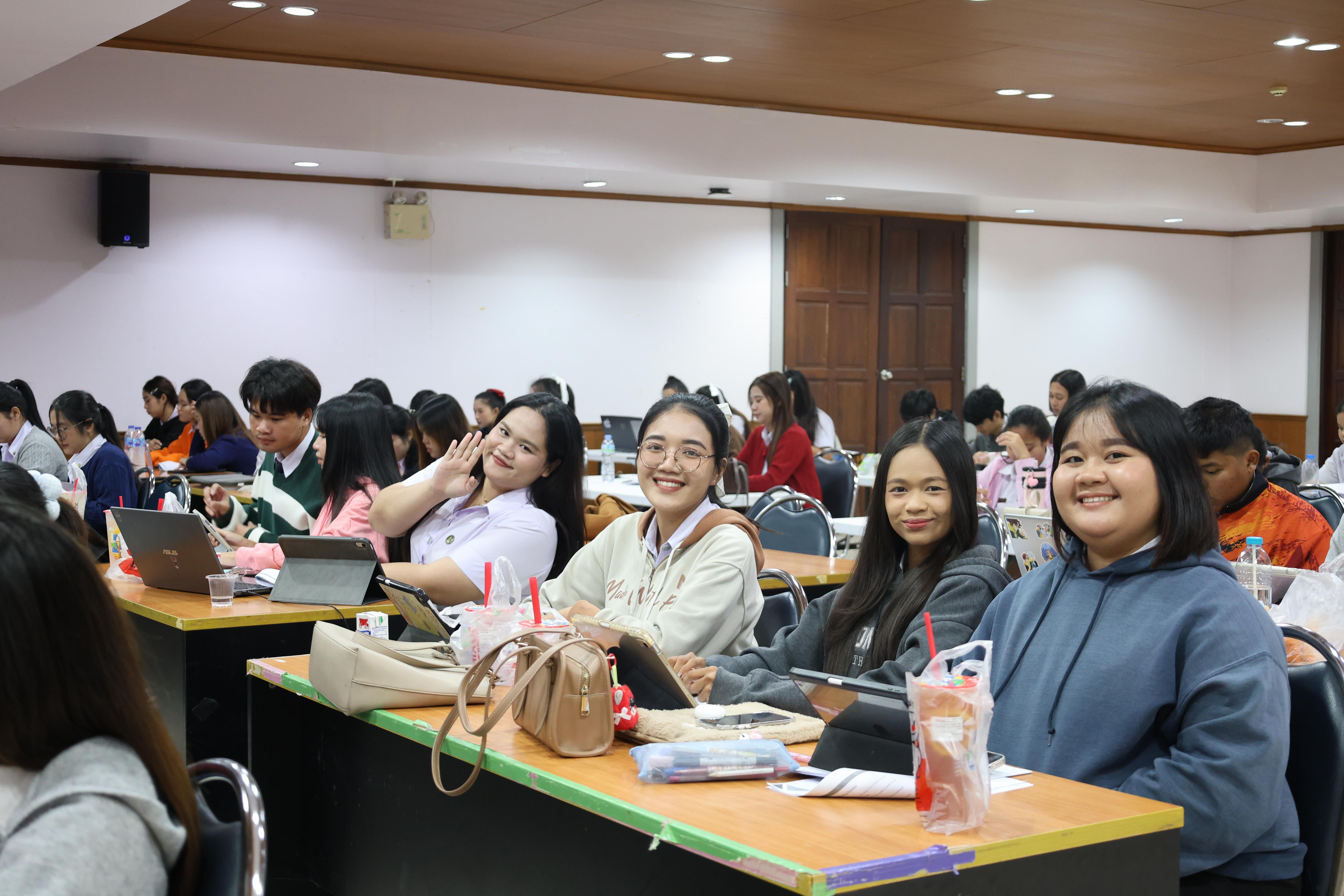 41. กิจกรรมอบรมสัมมนาเชิงปฏิบัติการพัฒนาทักษะนักศึกษาตามฐานสมรรถนะชั้นปีที่ 3 "ครูนักภาษา" วันที่สอง