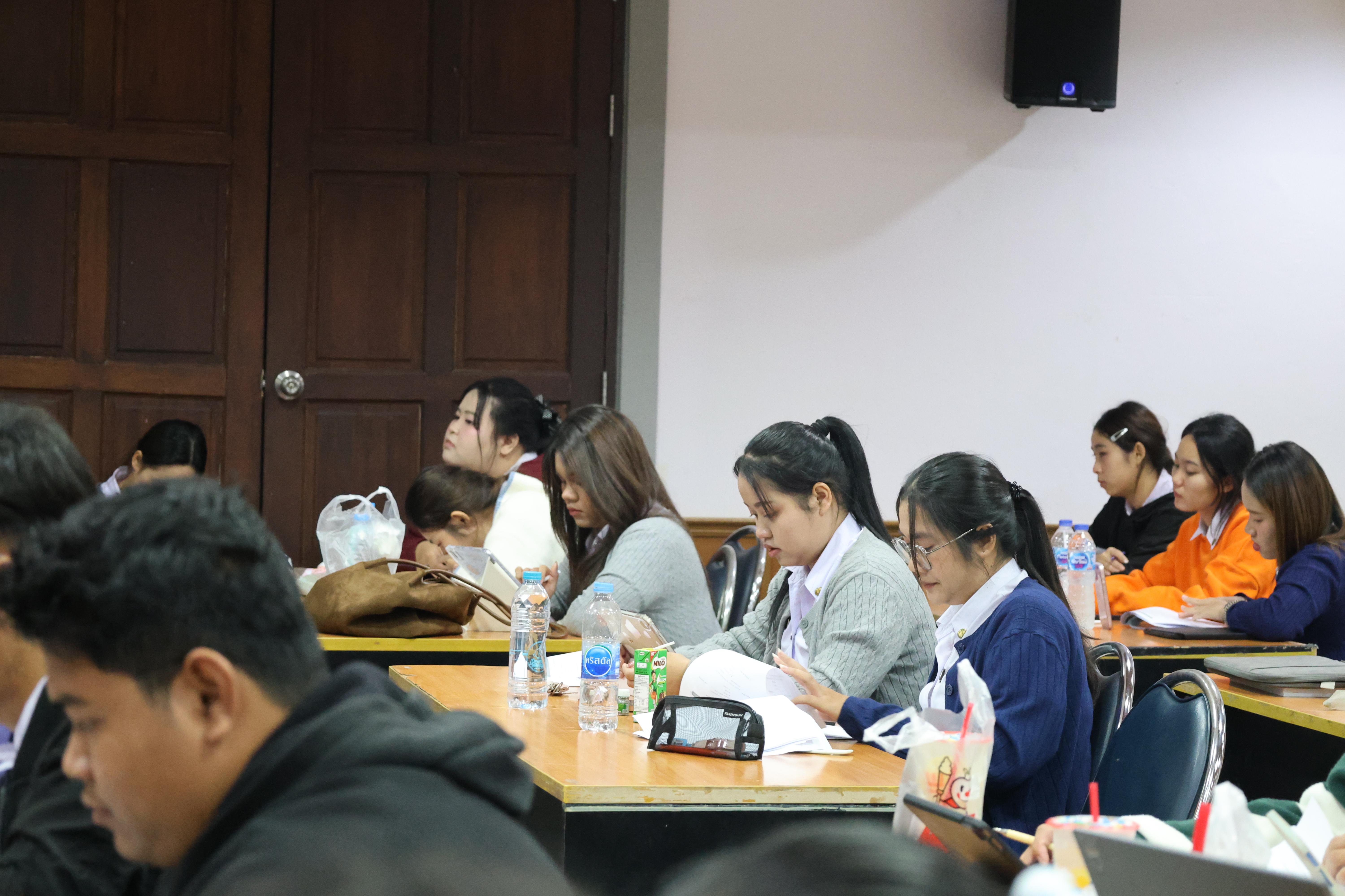 42. กิจกรรมอบรมสัมมนาเชิงปฏิบัติการพัฒนาทักษะนักศึกษาตามฐานสมรรถนะชั้นปีที่ 3 "ครูนักภาษา" วันที่สอง