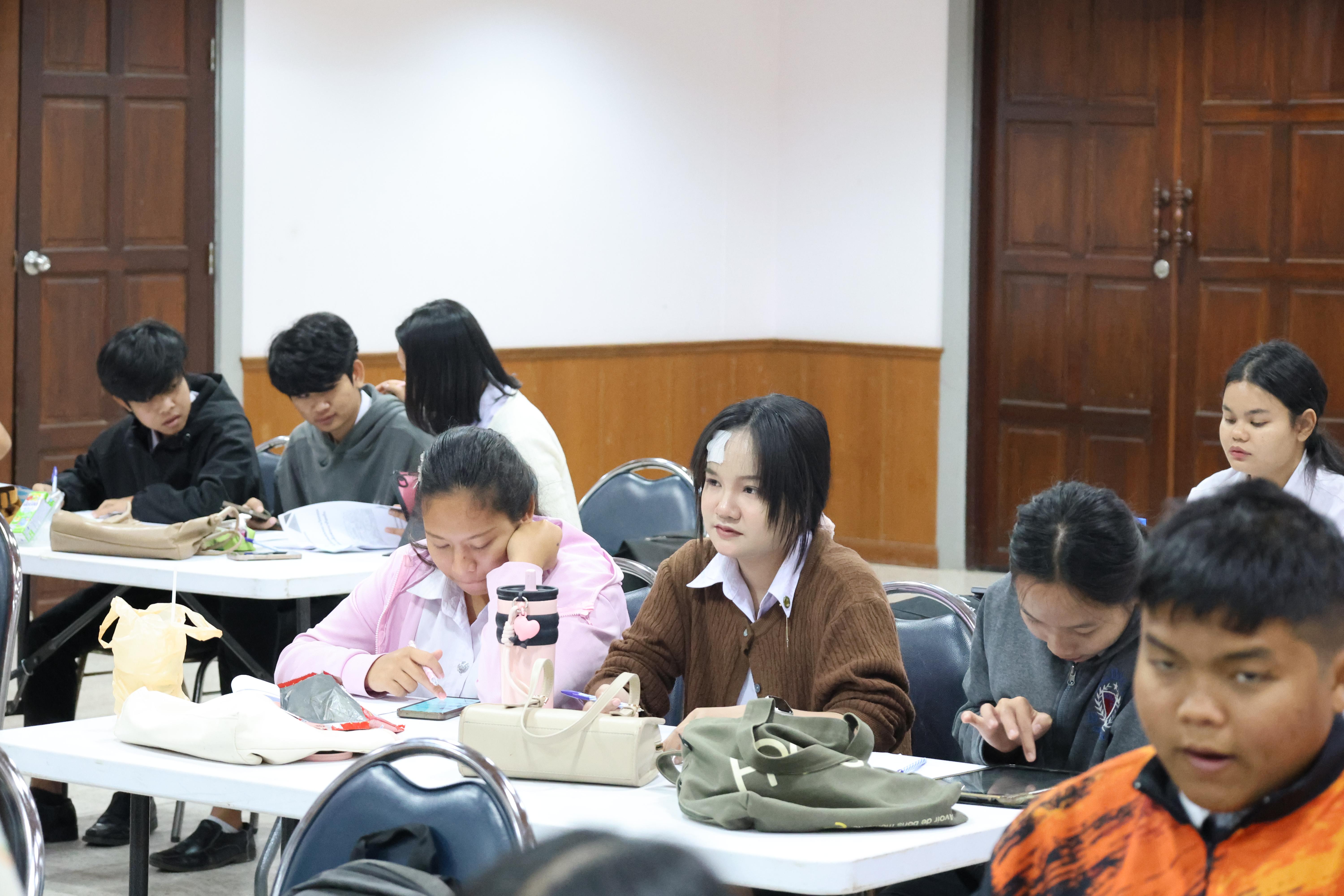 43. กิจกรรมอบรมสัมมนาเชิงปฏิบัติการพัฒนาทักษะนักศึกษาตามฐานสมรรถนะชั้นปีที่ 3 "ครูนักภาษา" วันที่สอง