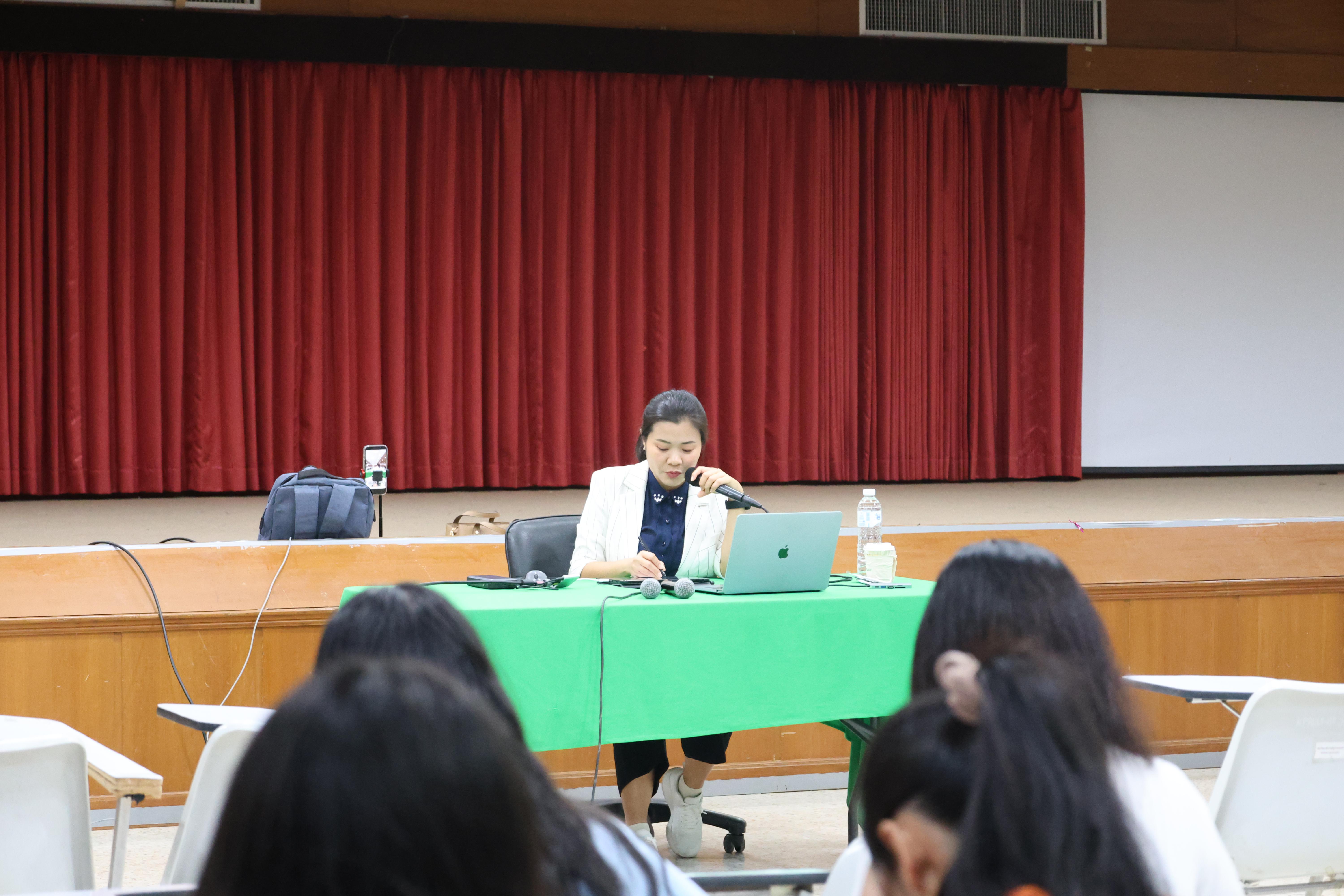 48. กิจกรรมอบรมสัมมนาเชิงปฏิบัติการพัฒนาทักษะนักศึกษาตามฐานสมรรถนะชั้นปีที่ 3 "ครูนักภาษา" วันที่สอง