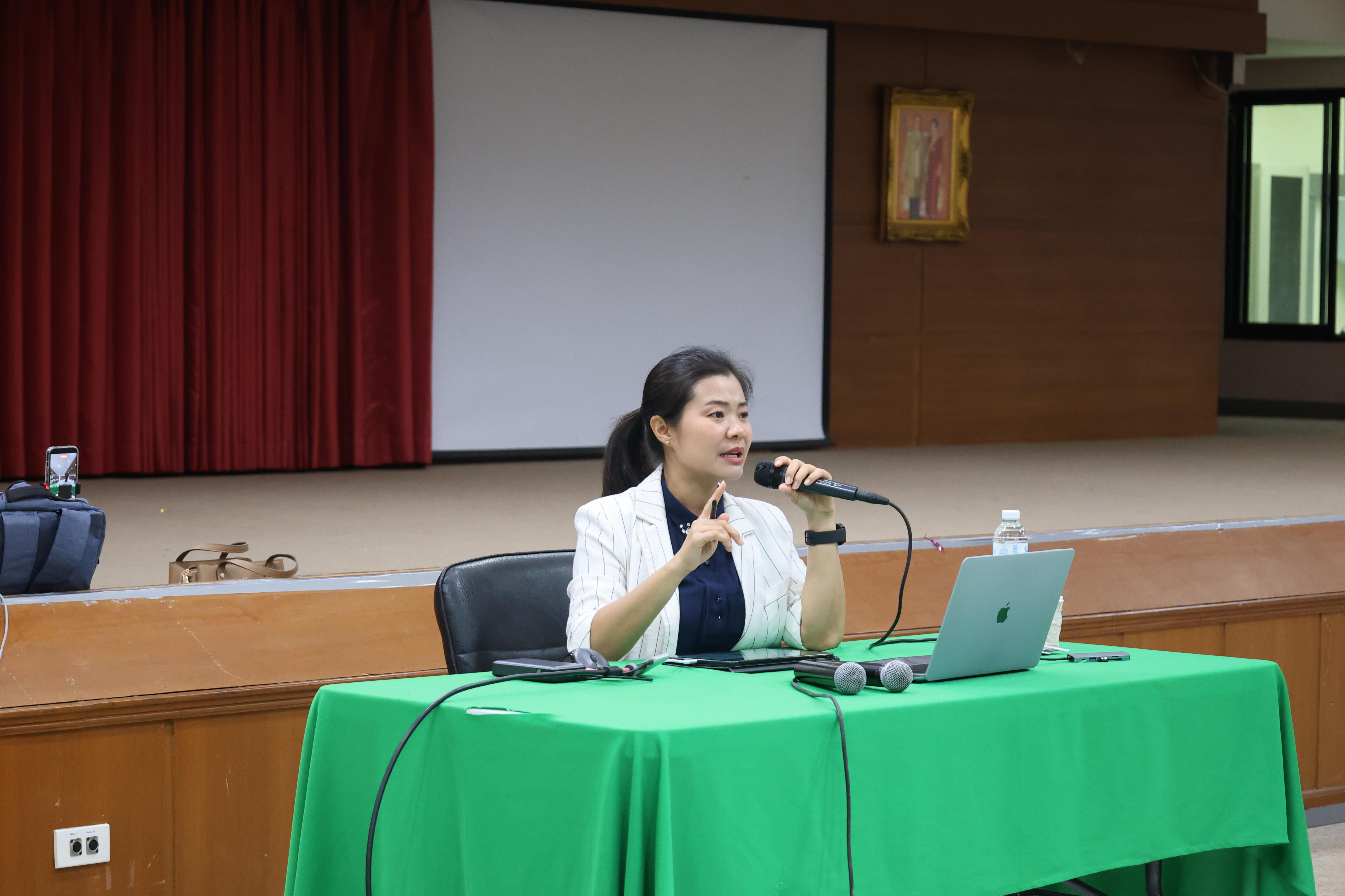 51. กิจกรรมอบรมสัมมนาเชิงปฏิบัติการพัฒนาทักษะนักศึกษาตามฐานสมรรถนะชั้นปีที่ 3 "ครูนักภาษา" วันที่สอง