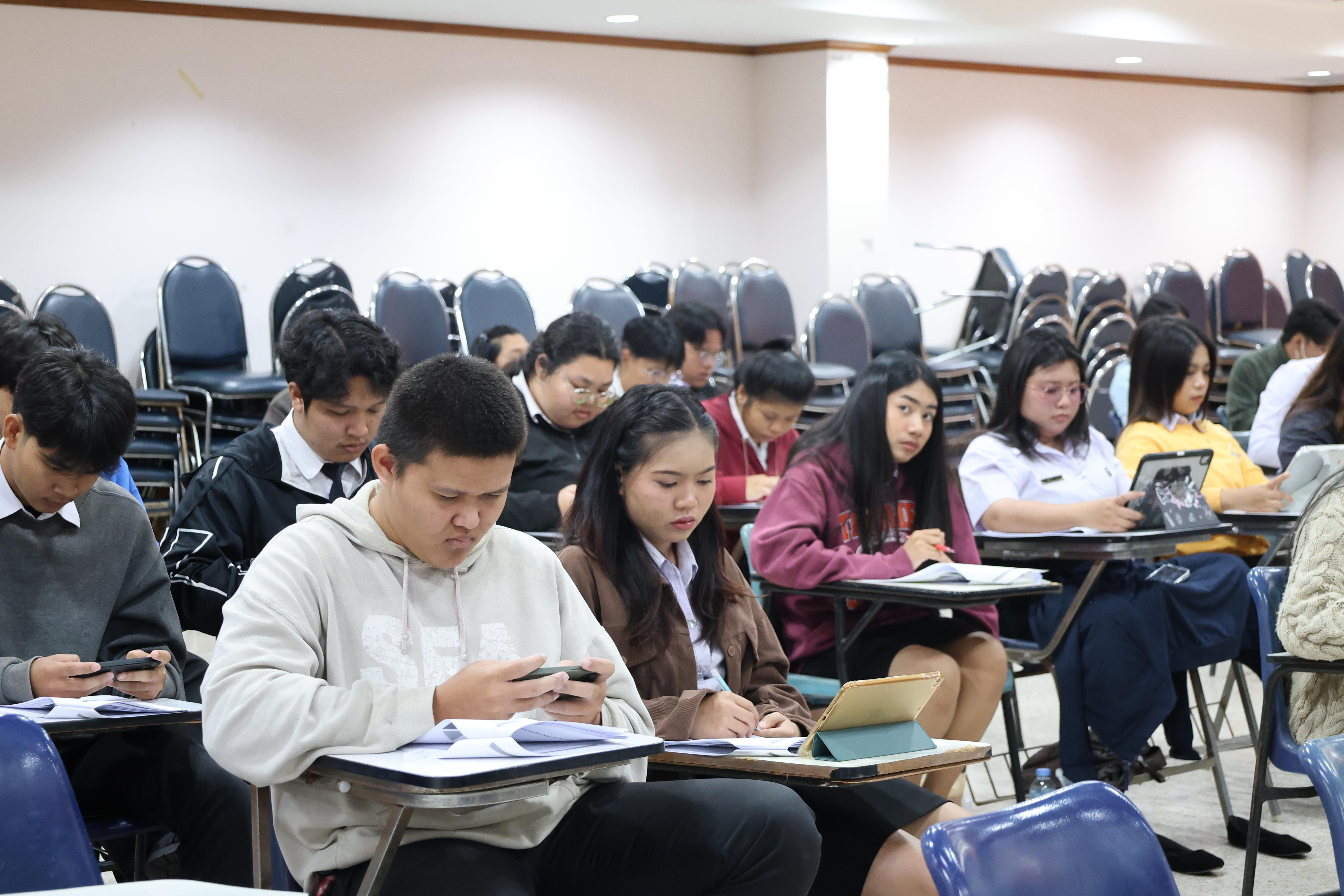 53. กิจกรรมอบรมสัมมนาเชิงปฏิบัติการพัฒนาทักษะนักศึกษาตามฐานสมรรถนะชั้นปีที่ 3 "ครูนักภาษา" วันที่สอง