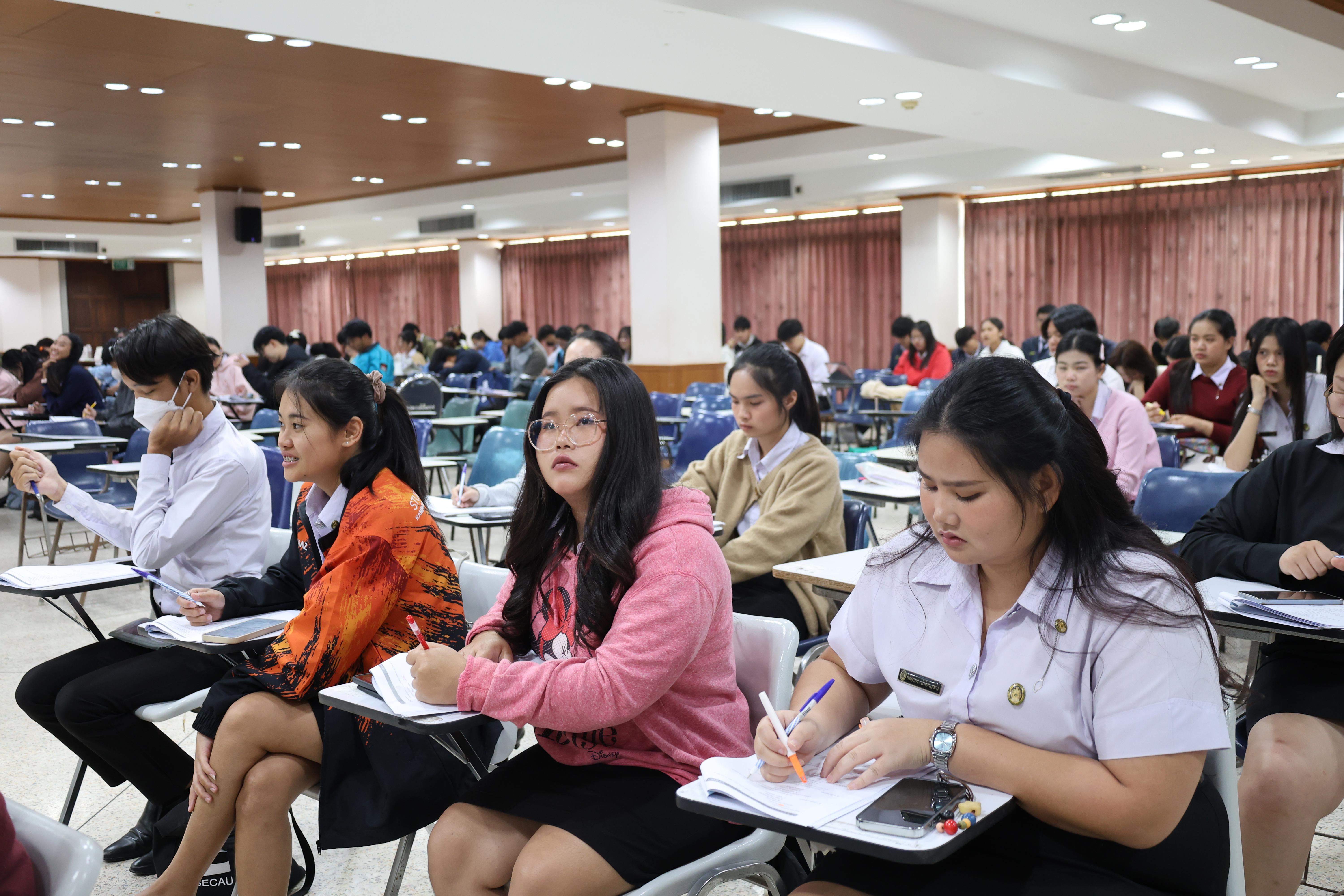 56. กิจกรรมอบรมสัมมนาเชิงปฏิบัติการพัฒนาทักษะนักศึกษาตามฐานสมรรถนะชั้นปีที่ 3 "ครูนักภาษา" วันที่สอง