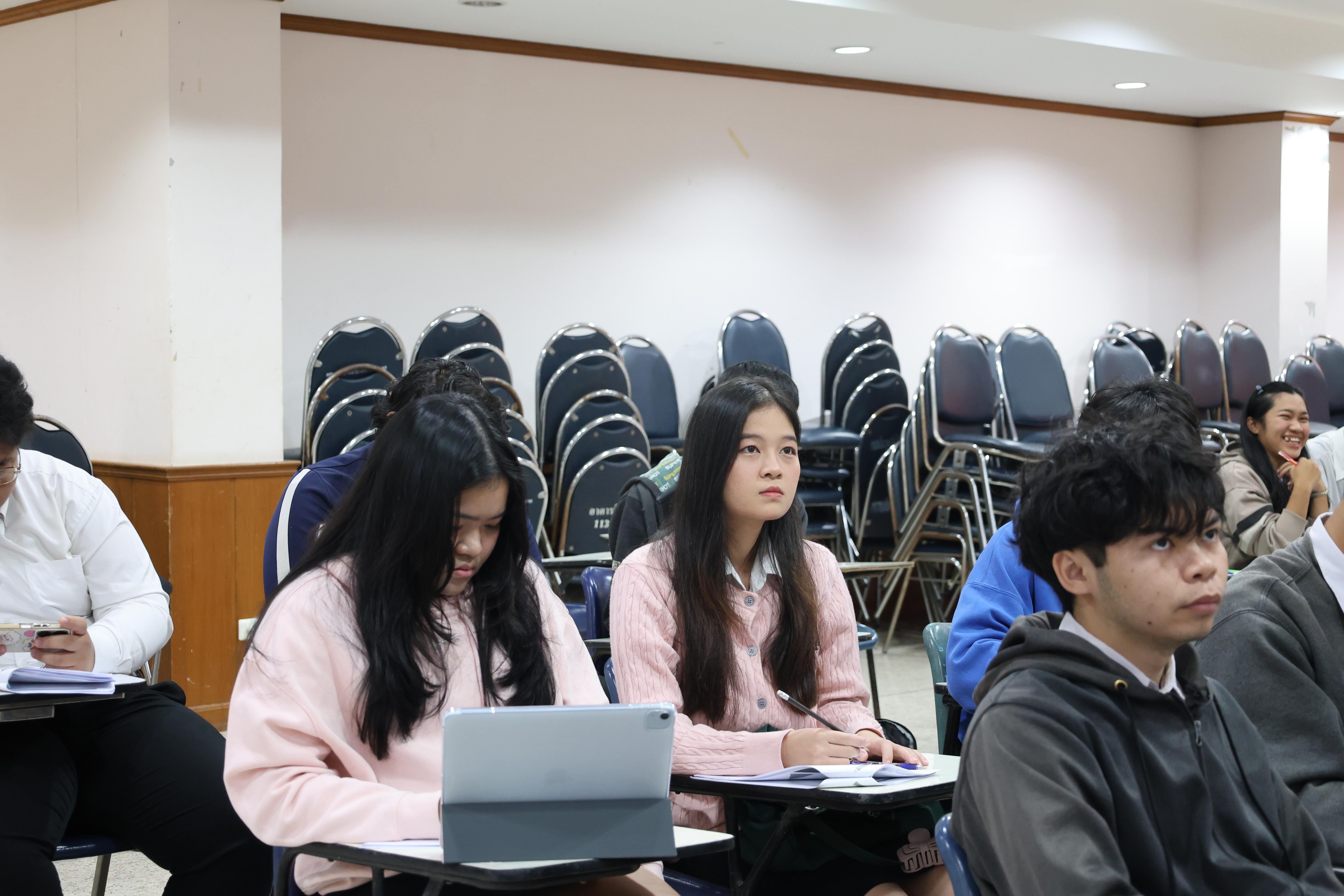 57. กิจกรรมอบรมสัมมนาเชิงปฏิบัติการพัฒนาทักษะนักศึกษาตามฐานสมรรถนะชั้นปีที่ 3 "ครูนักภาษา" วันที่สอง