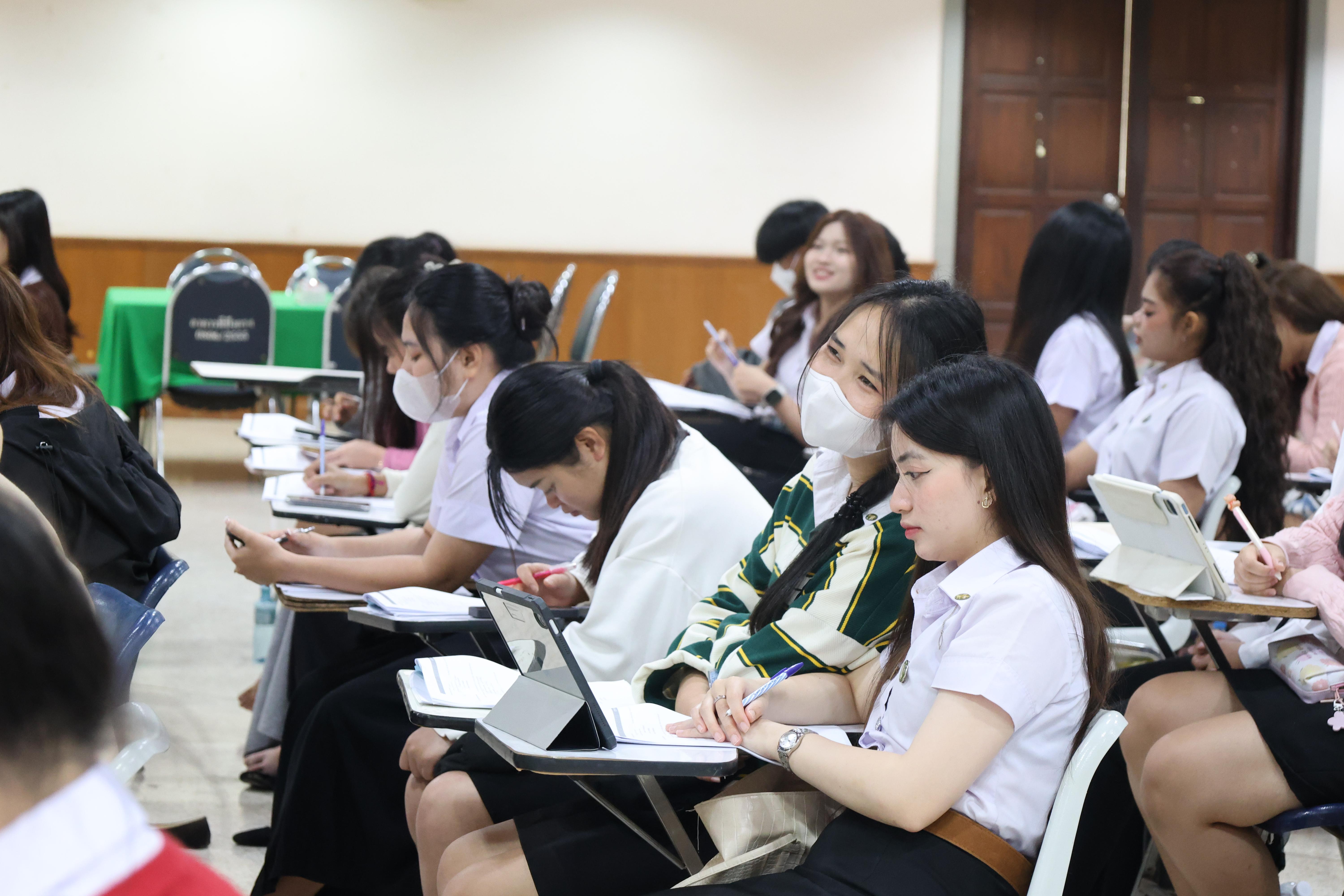 58. กิจกรรมอบรมสัมมนาเชิงปฏิบัติการพัฒนาทักษะนักศึกษาตามฐานสมรรถนะชั้นปีที่ 3 "ครูนักภาษา" วันที่สอง