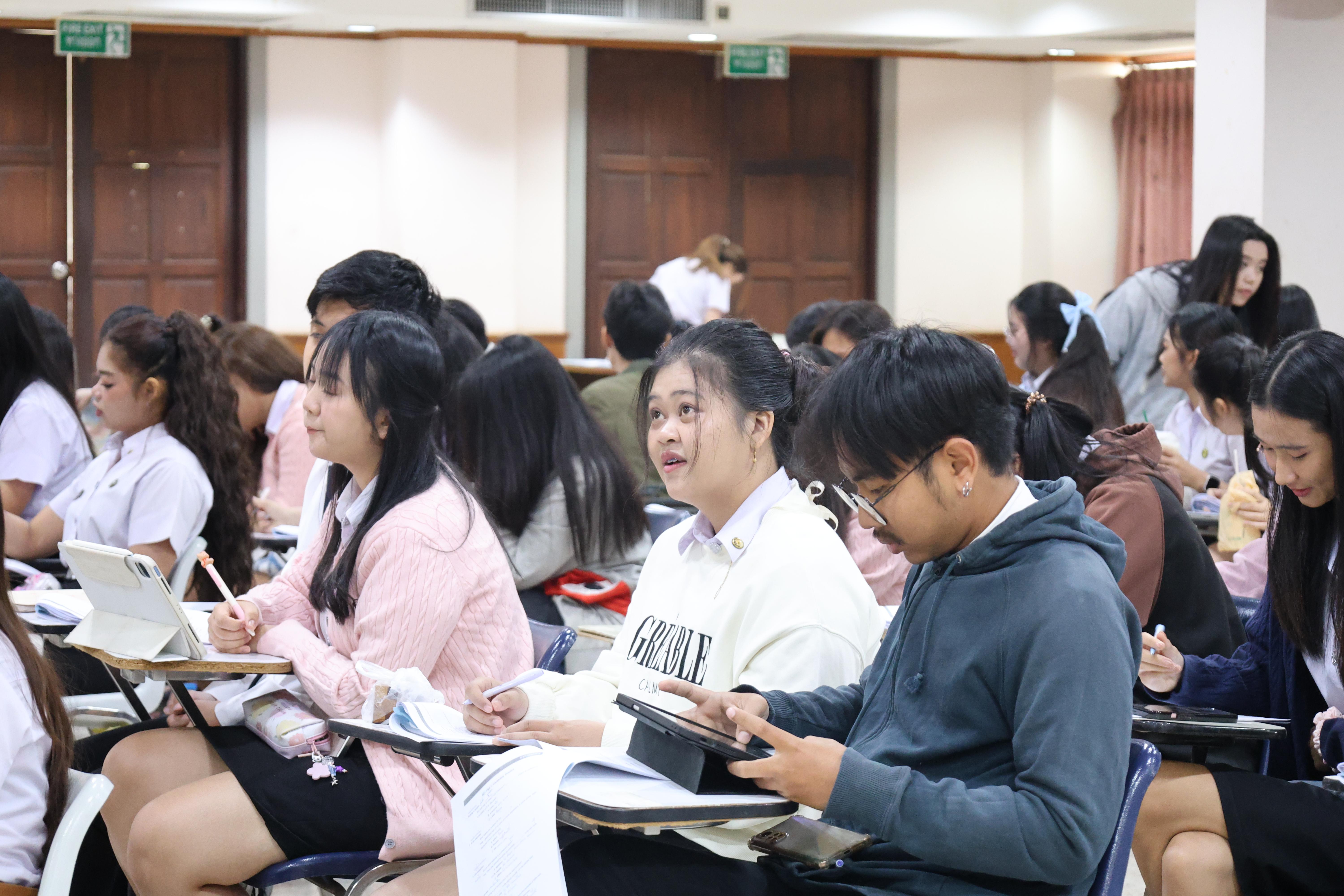 59. กิจกรรมอบรมสัมมนาเชิงปฏิบัติการพัฒนาทักษะนักศึกษาตามฐานสมรรถนะชั้นปีที่ 3 "ครูนักภาษา" วันที่สอง