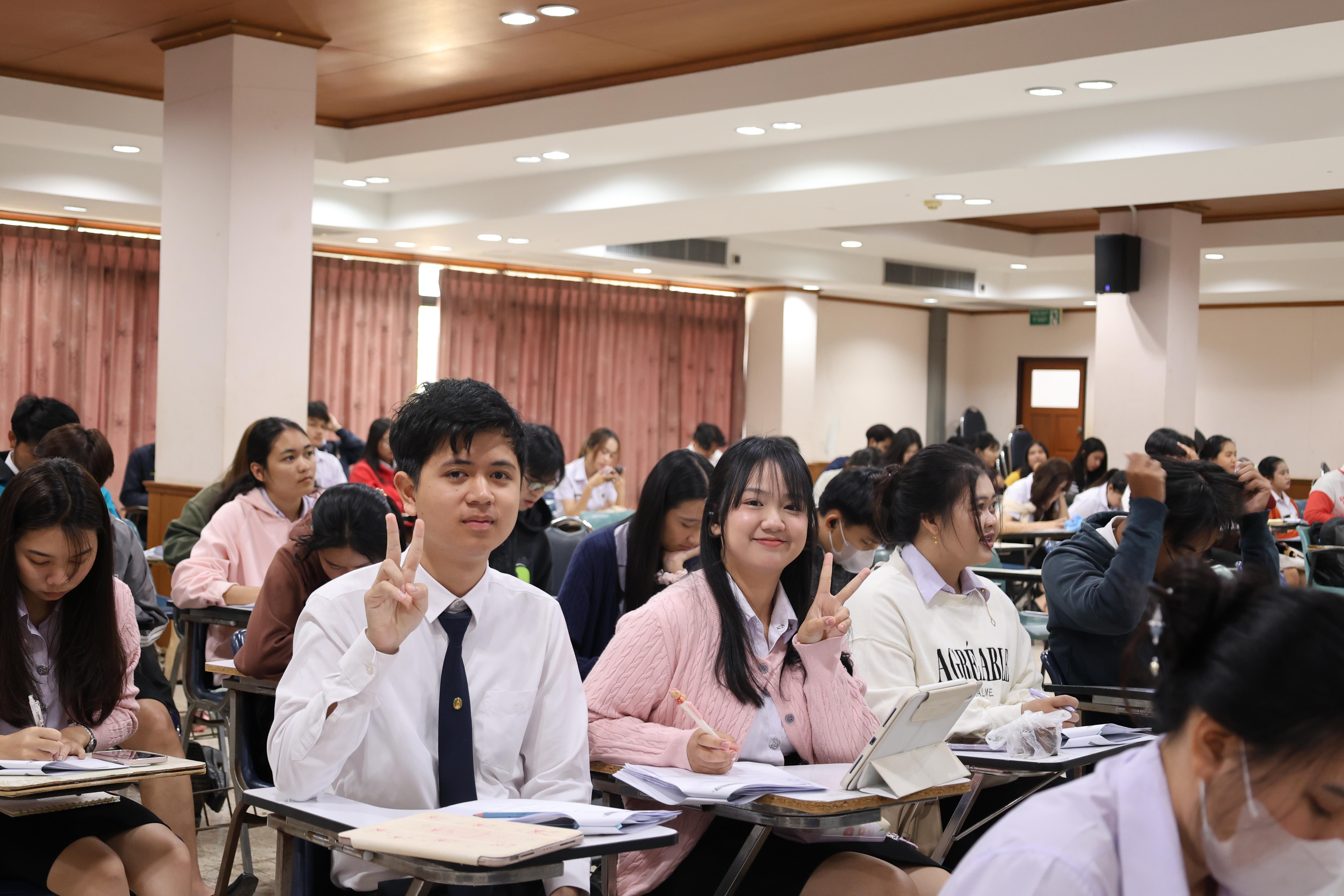 61. กิจกรรมอบรมสัมมนาเชิงปฏิบัติการพัฒนาทักษะนักศึกษาตามฐานสมรรถนะชั้นปีที่ 3 "ครูนักภาษา" วันที่สอง