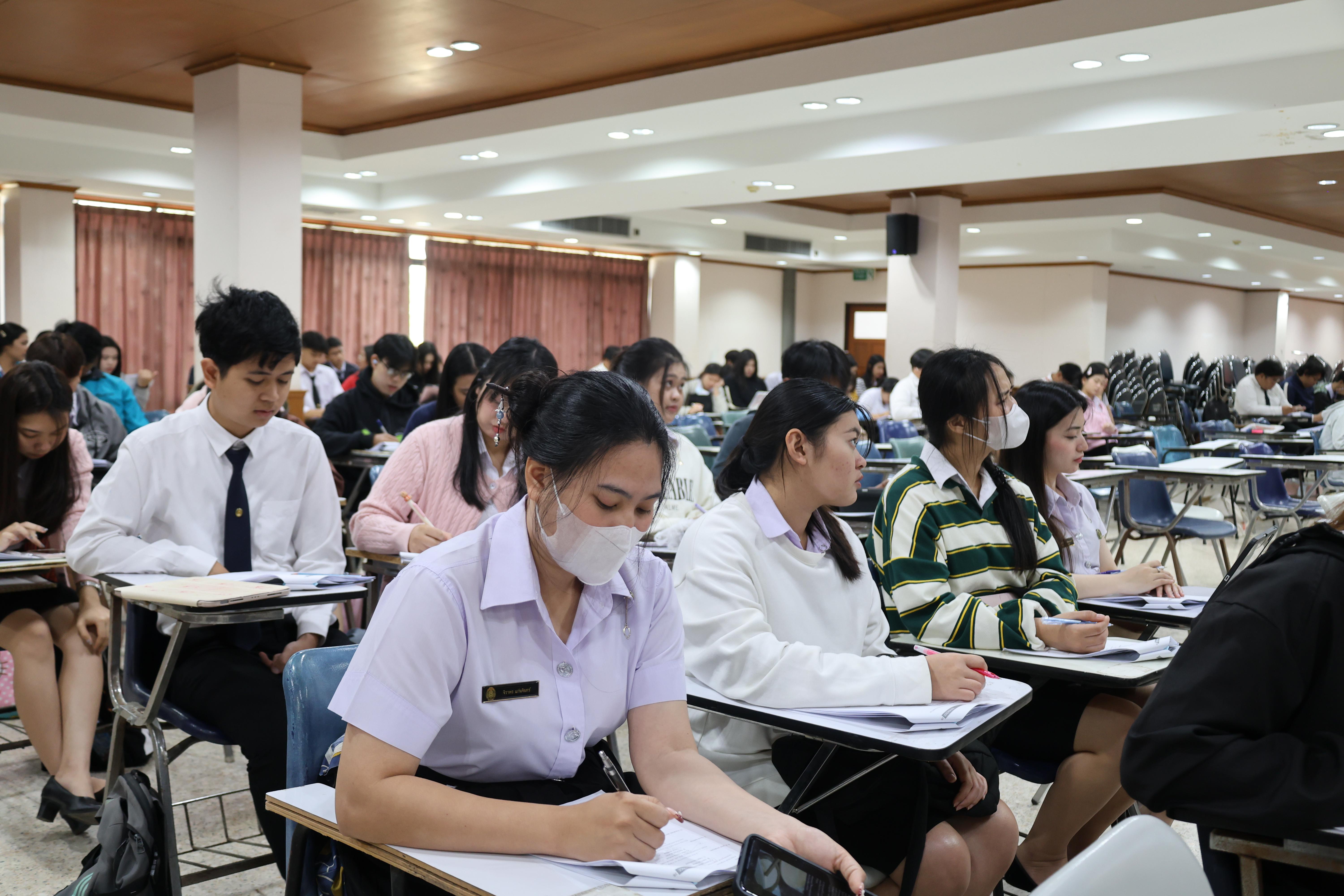 64. กิจกรรมอบรมสัมมนาเชิงปฏิบัติการพัฒนาทักษะนักศึกษาตามฐานสมรรถนะชั้นปีที่ 3 "ครูนักภาษา" วันที่สอง