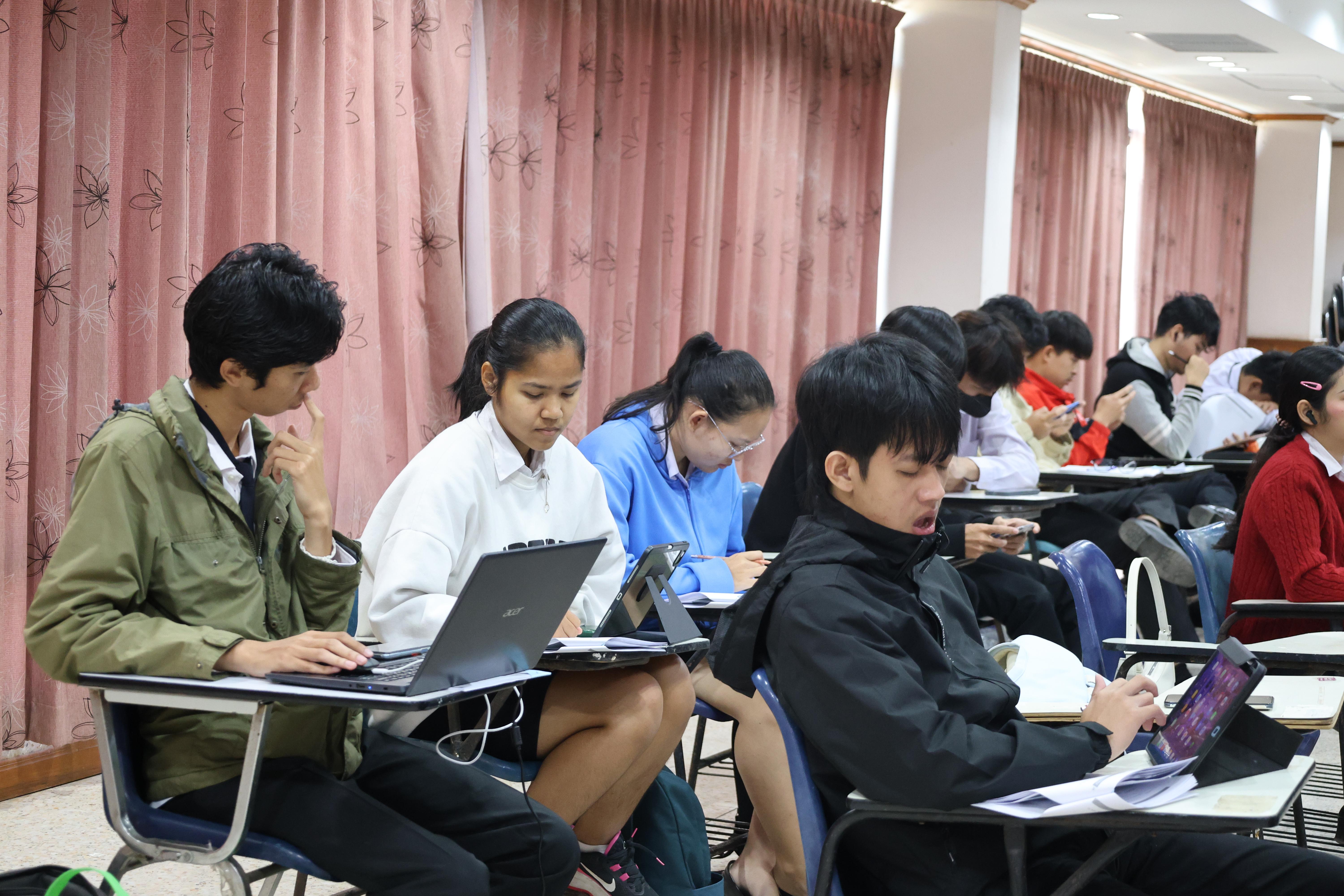 73. กิจกรรมอบรมสัมมนาเชิงปฏิบัติการพัฒนาทักษะนักศึกษาตามฐานสมรรถนะชั้นปีที่ 3 "ครูนักภาษา" วันที่สอง