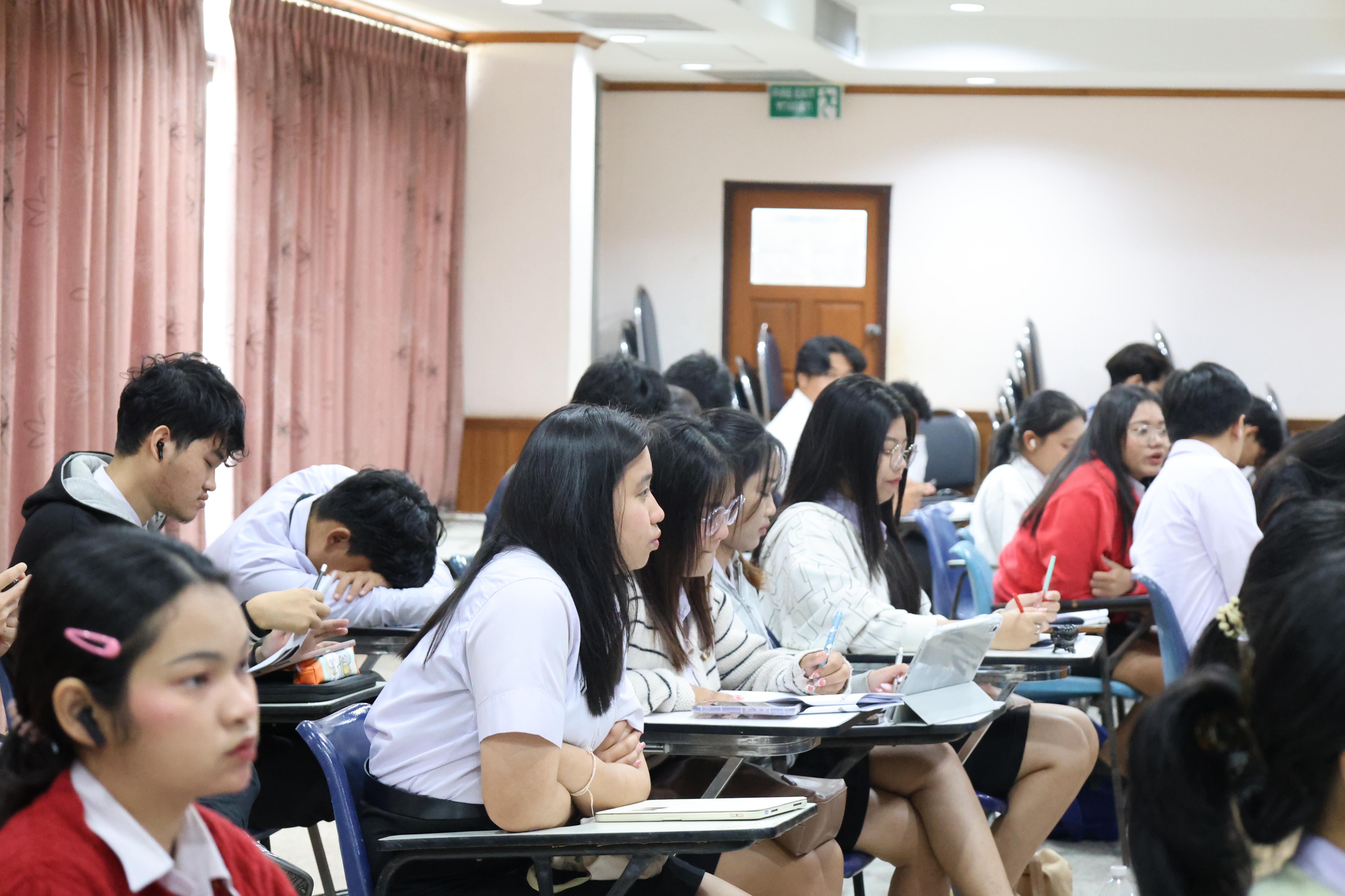 74. กิจกรรมอบรมสัมมนาเชิงปฏิบัติการพัฒนาทักษะนักศึกษาตามฐานสมรรถนะชั้นปีที่ 3 "ครูนักภาษา" วันที่สอง