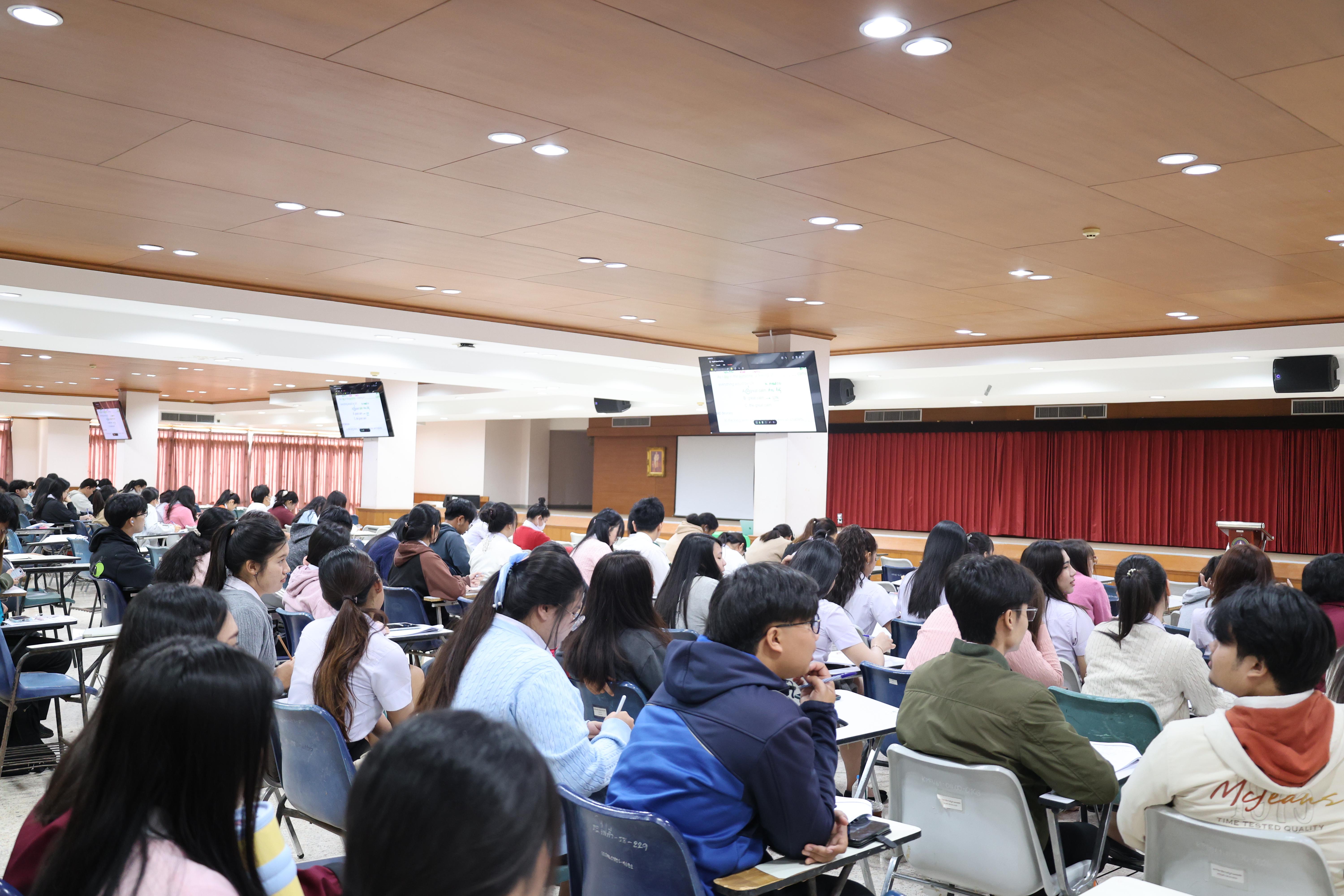 75. กิจกรรมอบรมสัมมนาเชิงปฏิบัติการพัฒนาทักษะนักศึกษาตามฐานสมรรถนะชั้นปีที่ 3 "ครูนักภาษา" วันที่สอง