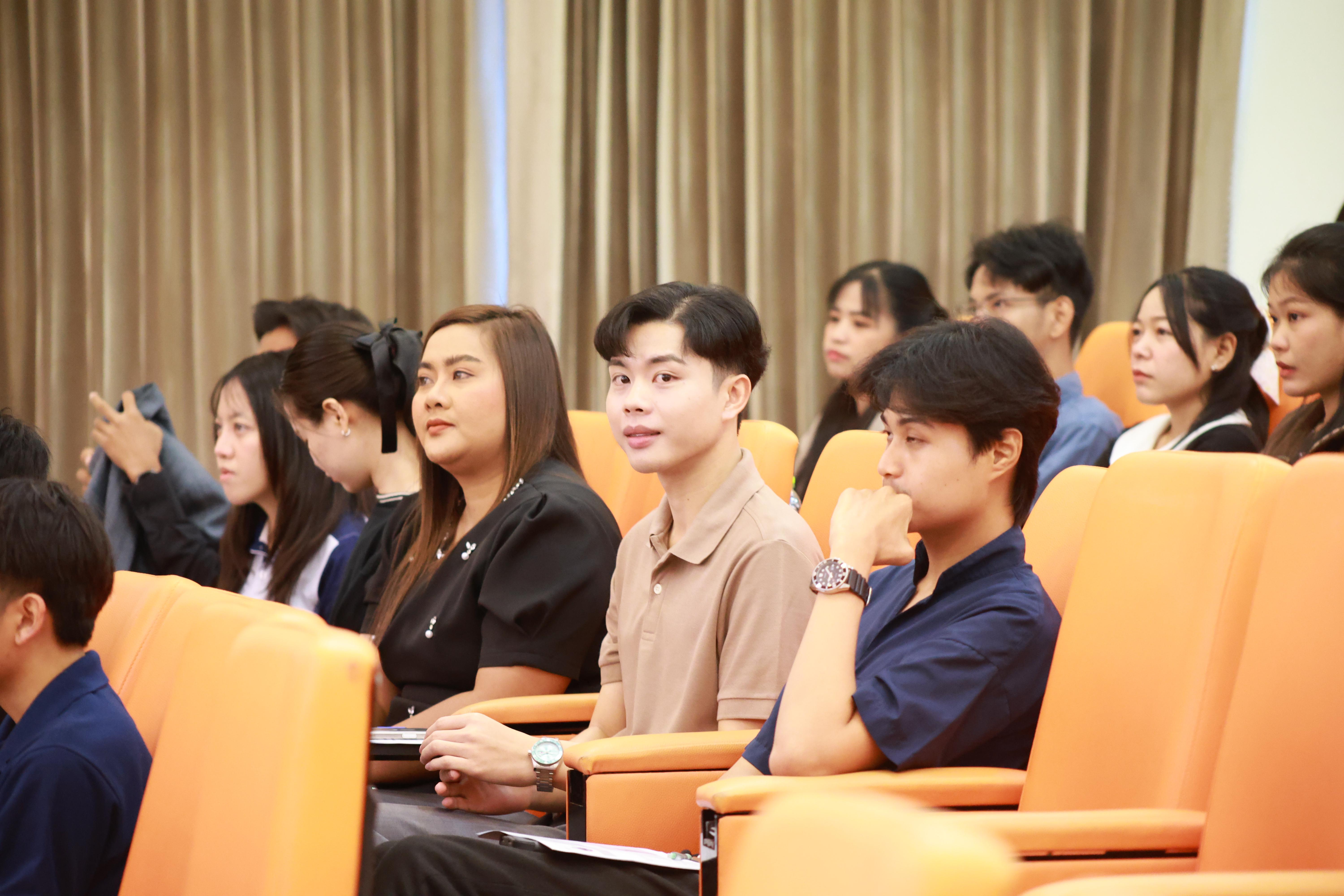 10. กิจกรรมปฐมนิเทศก่อนออกฝึกประสบการณ์วิชาชีพครู นักศึกษาหลักสูตรประกาศนียบัตรบัณฑิต สาขาวิชาชีพครู ประจำปีการศึกษา 2568